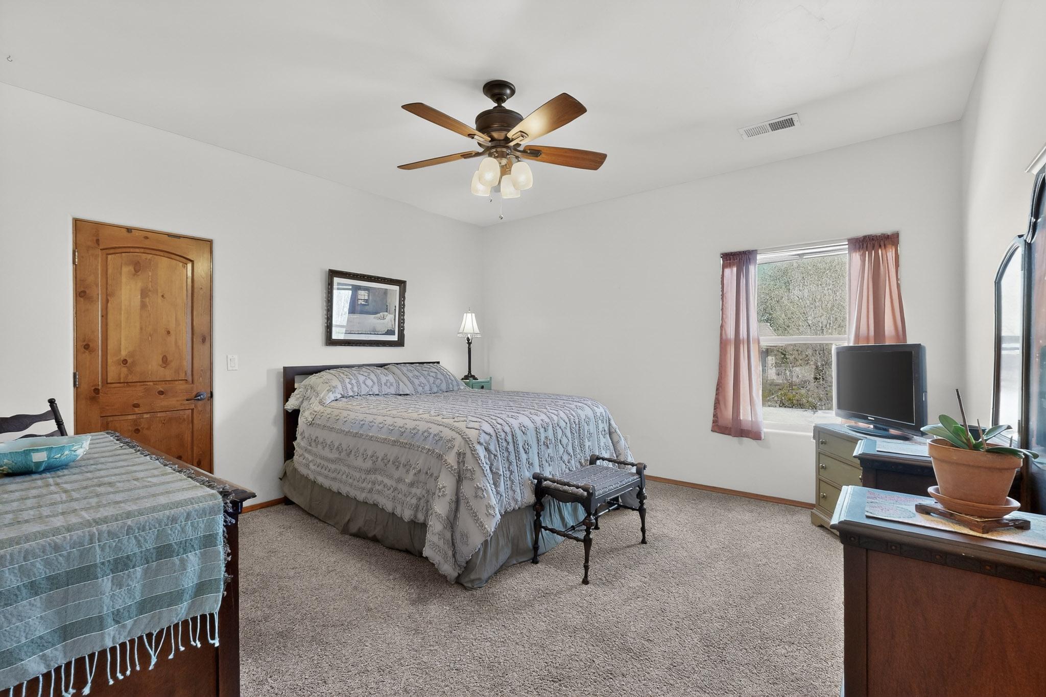 1521 Valley View Drive SW