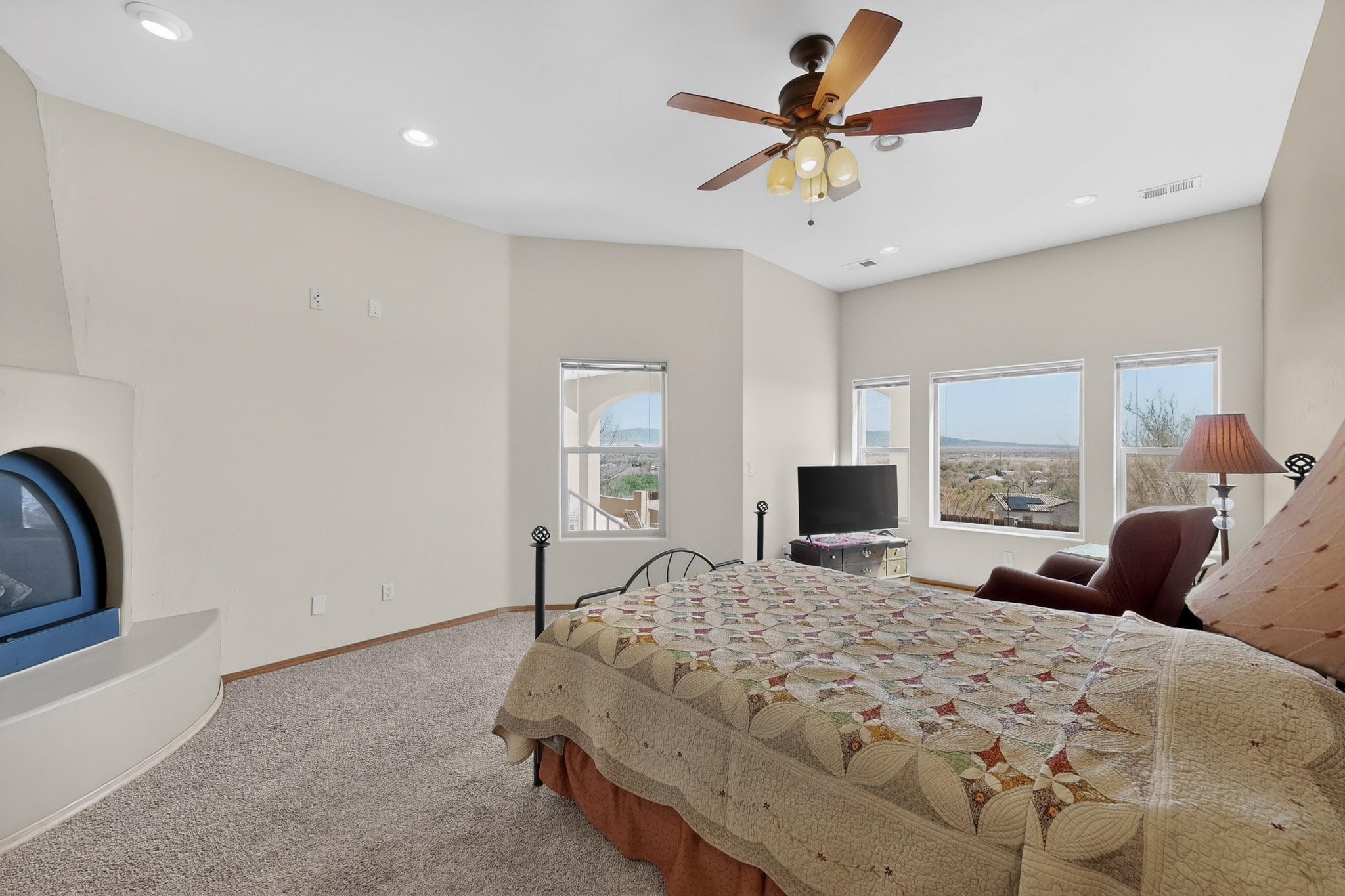 1521 Valley View Drive SW