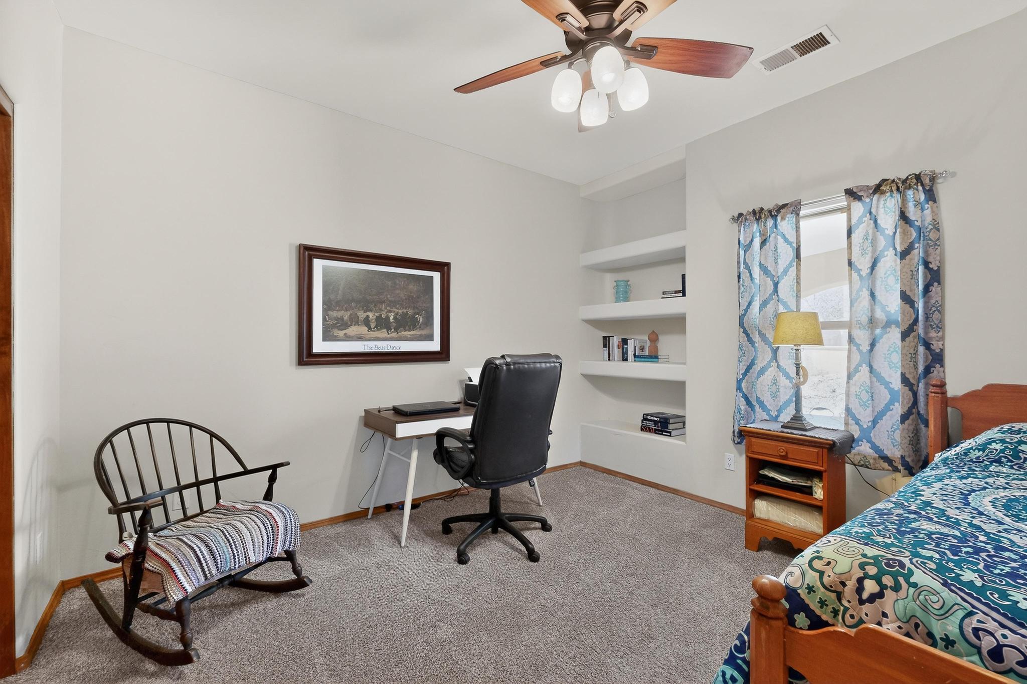 1521 Valley View Drive SW