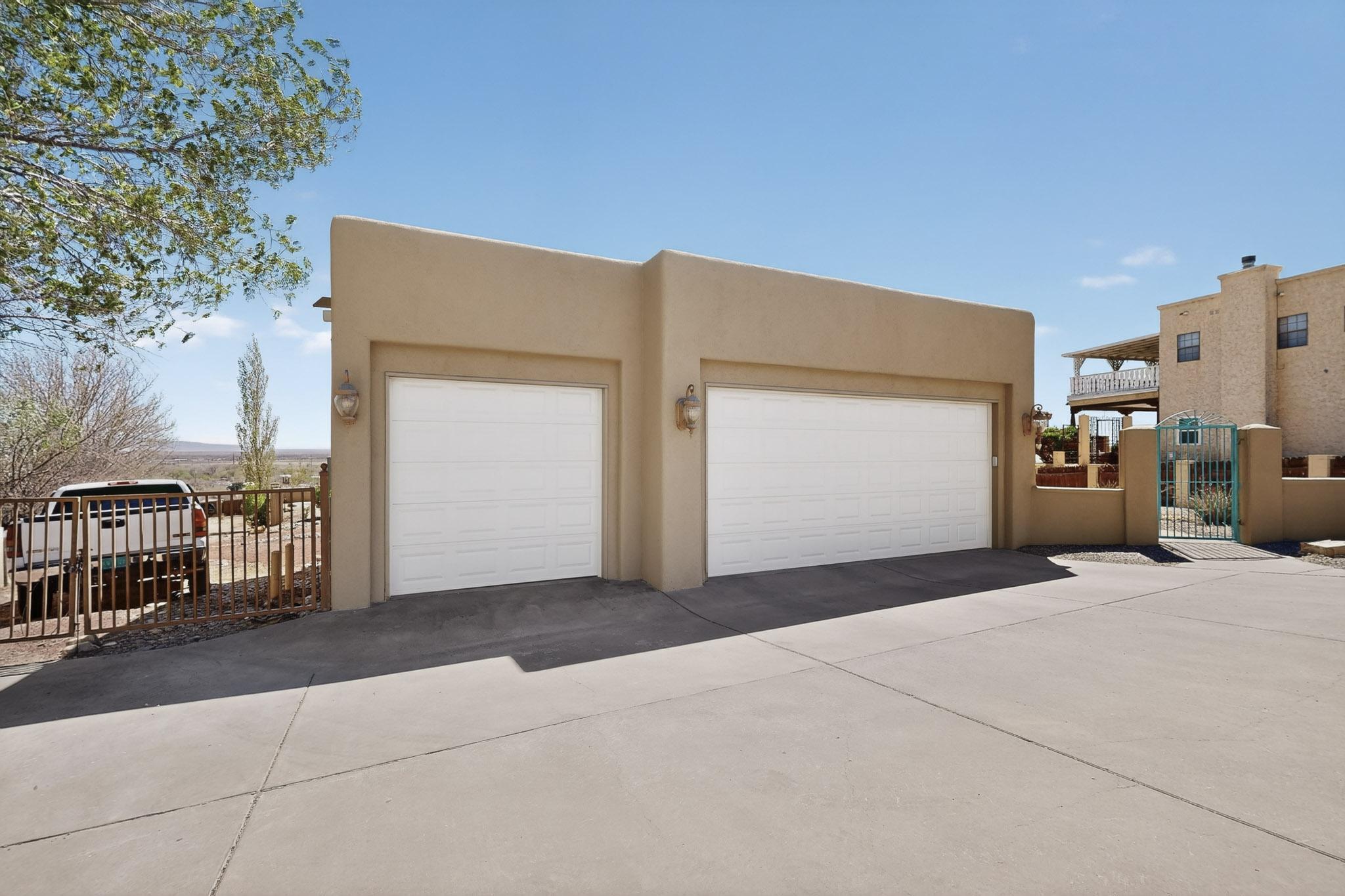 1521 Valley View Drive SW