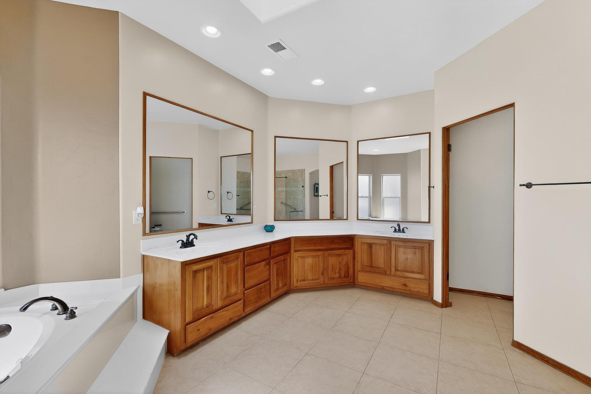 1521 Valley View Drive SW