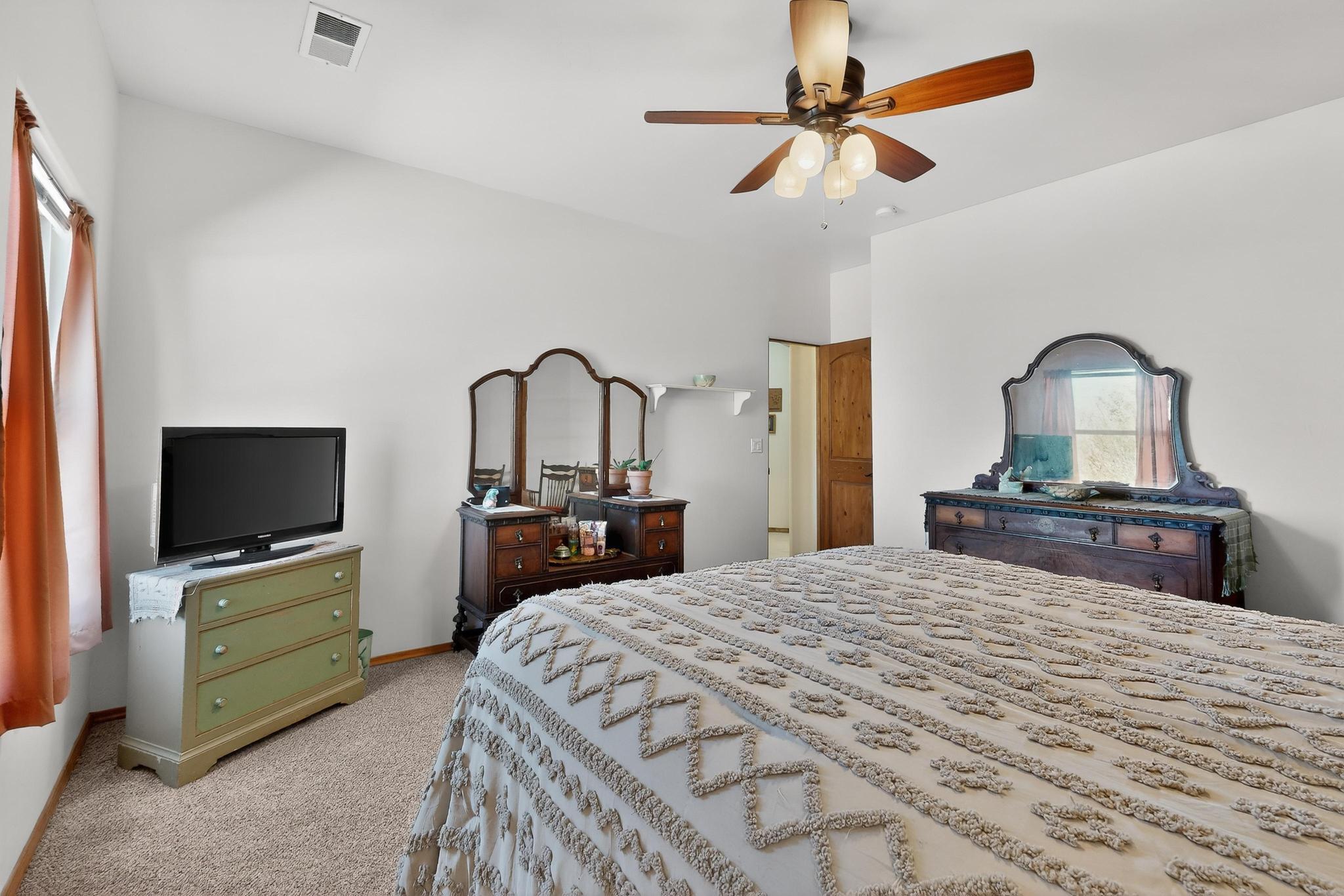 1521 Valley View Drive SW