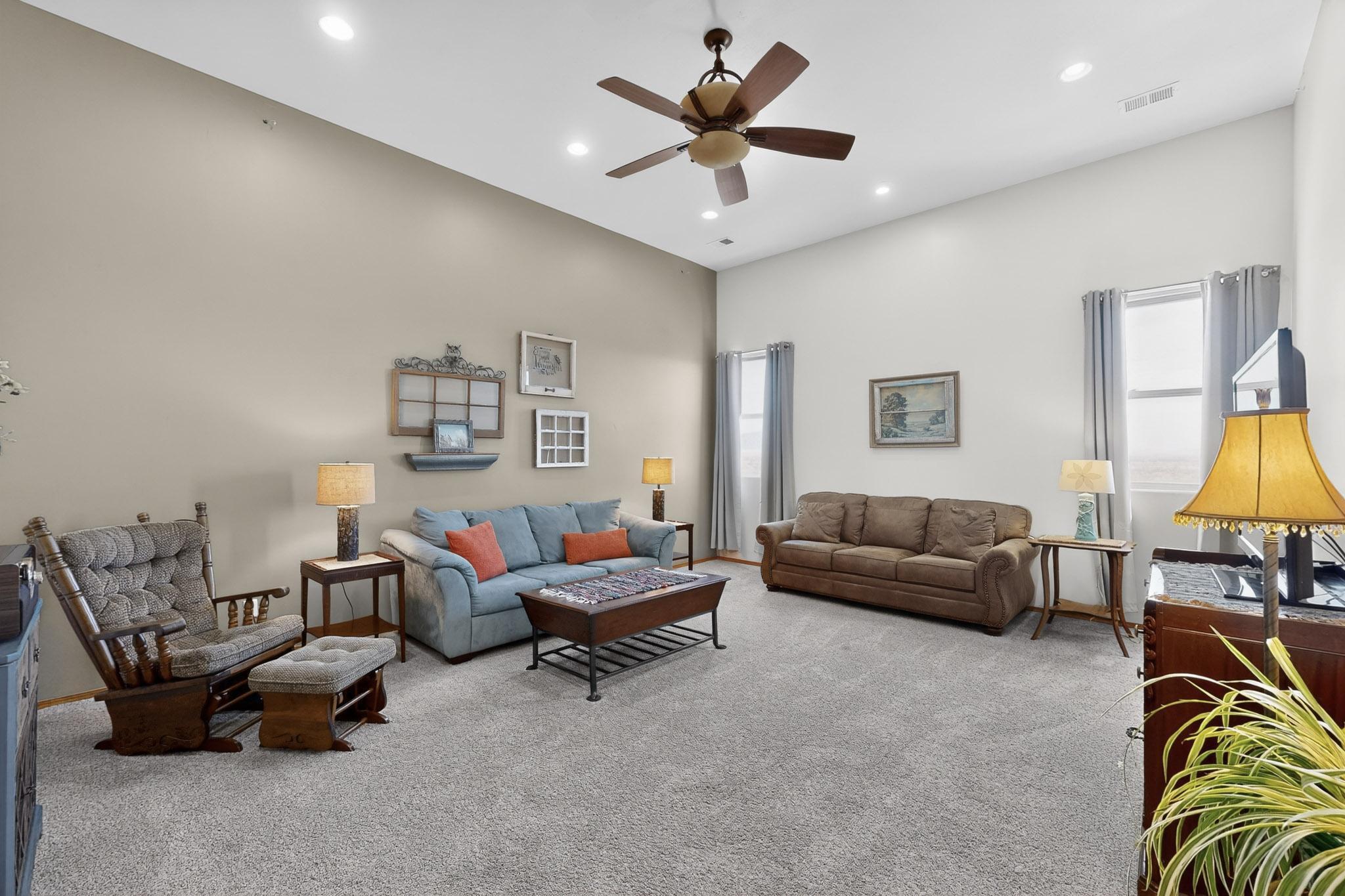 1521 Valley View Drive SW