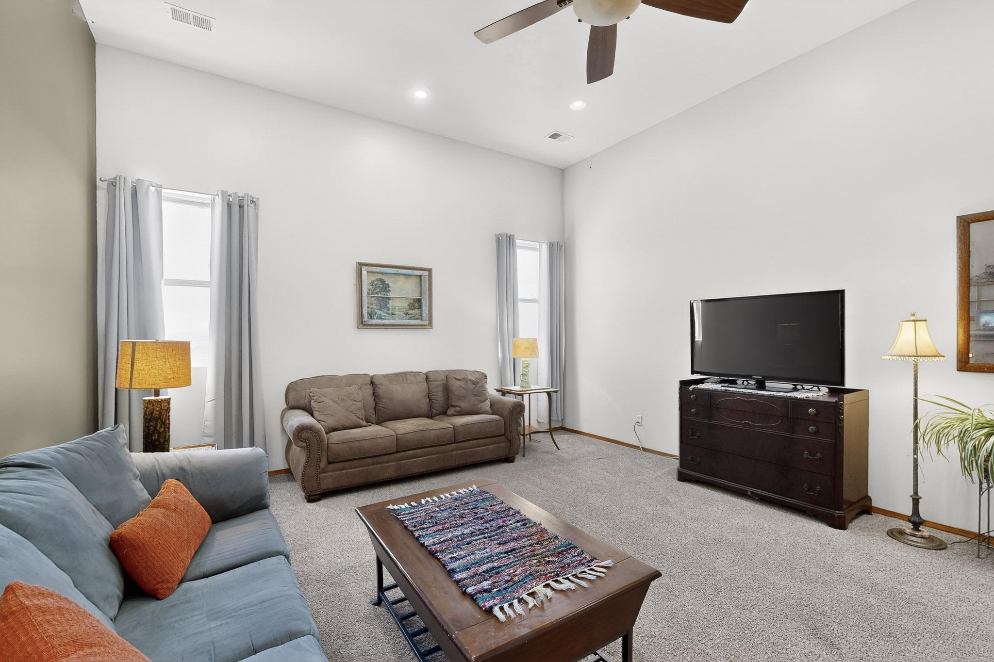 1521 Valley View Drive SW