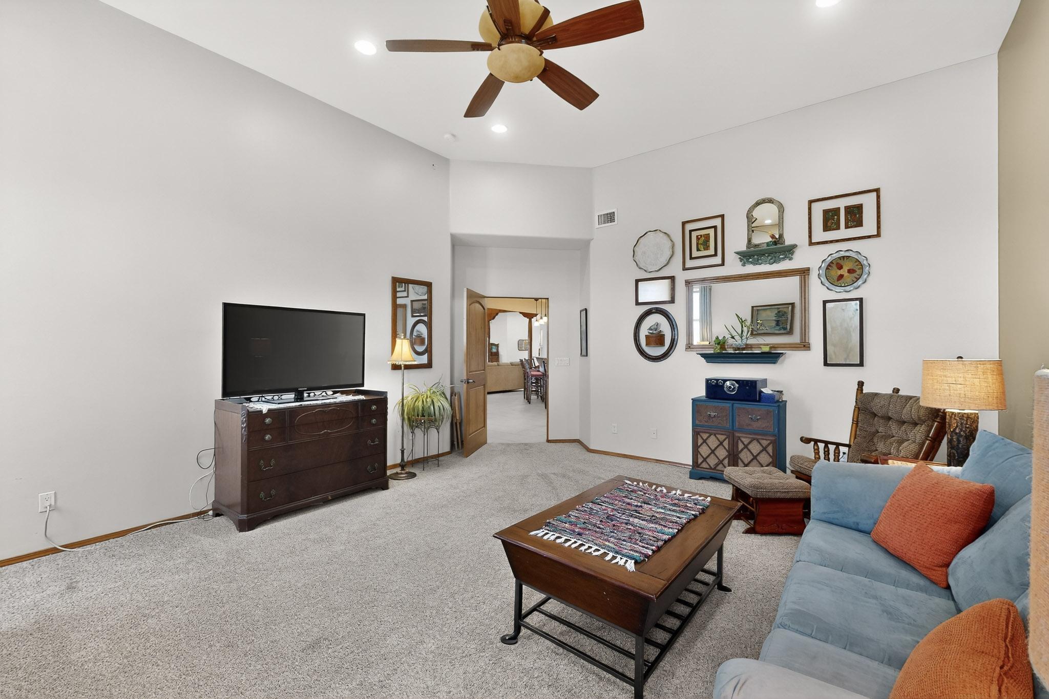 1521 Valley View Drive SW