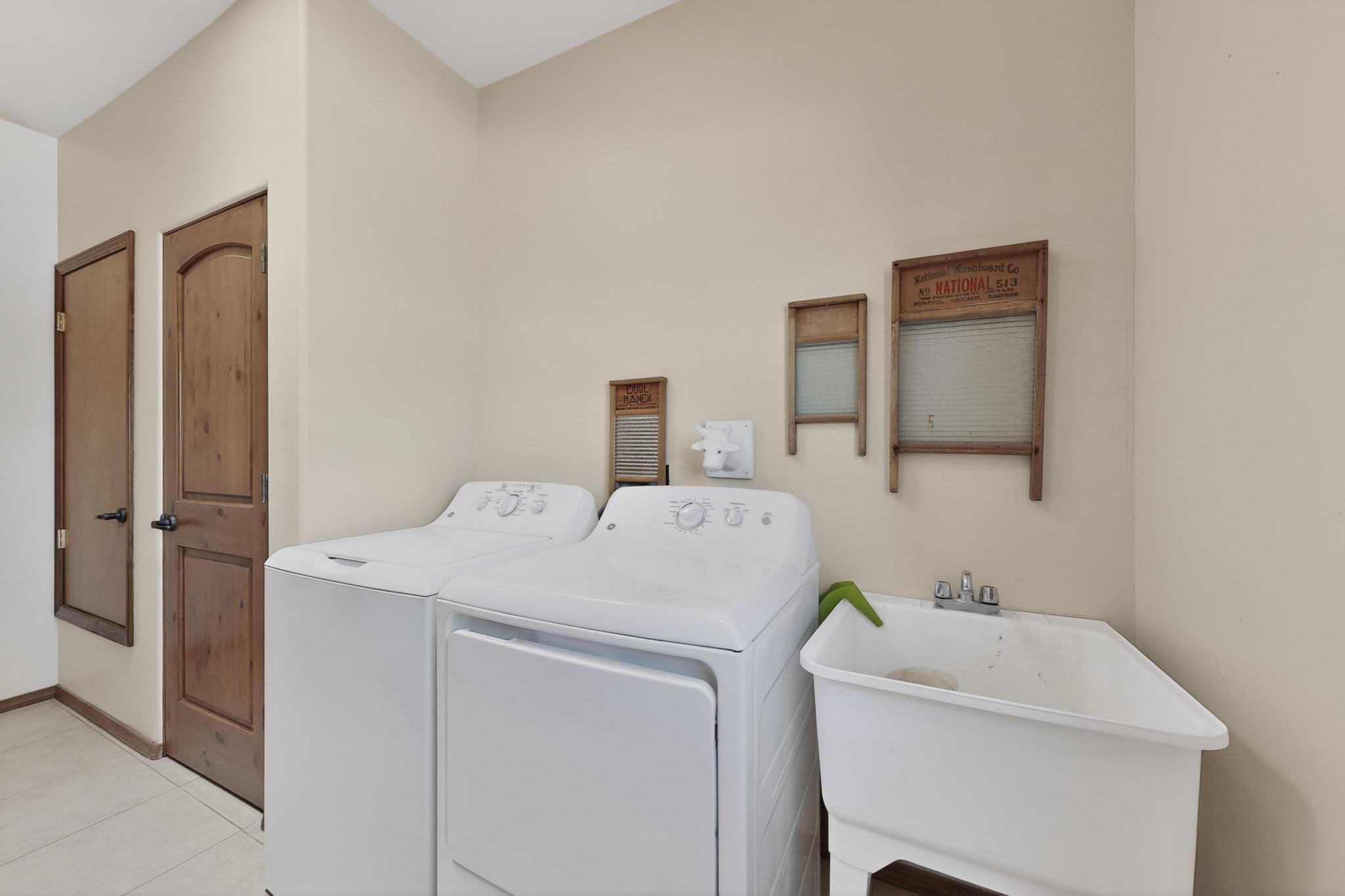 1521 Valley View Drive SW