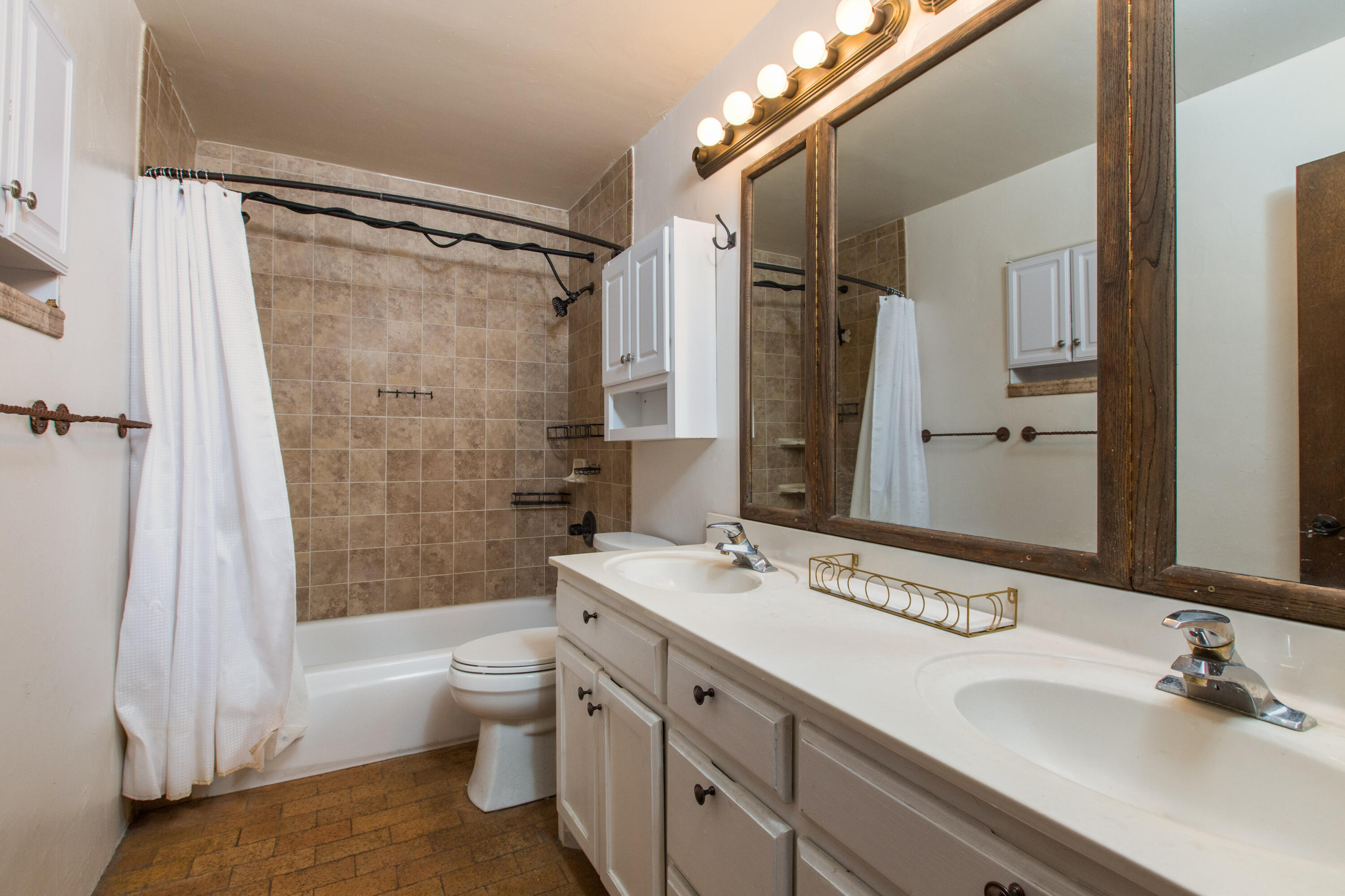 16 Bobolink Lane