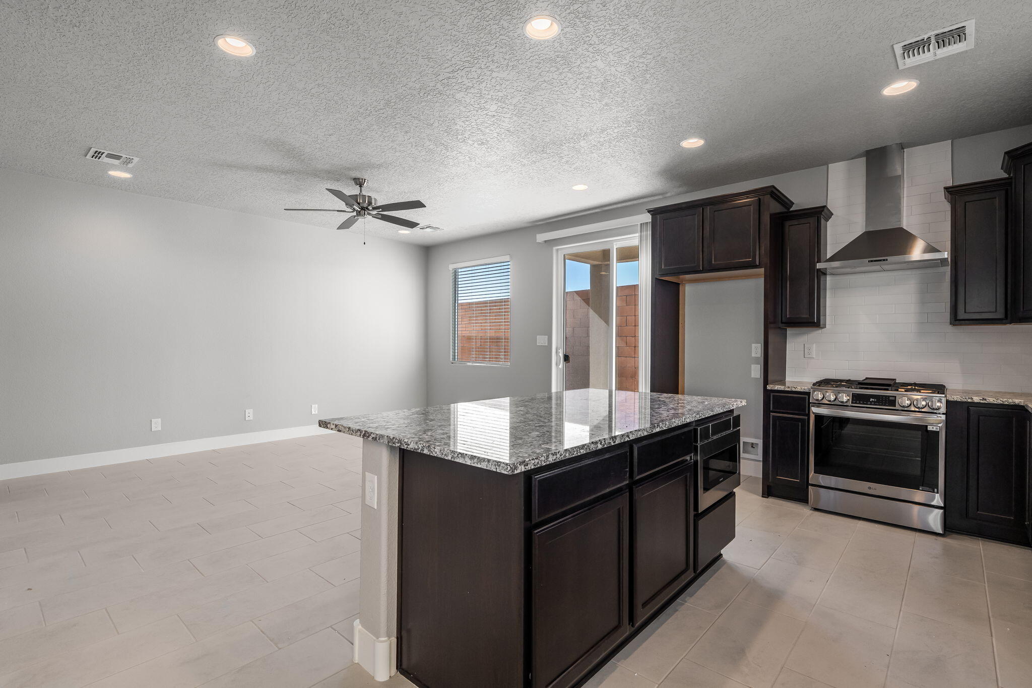 3652 Queen Court NE
