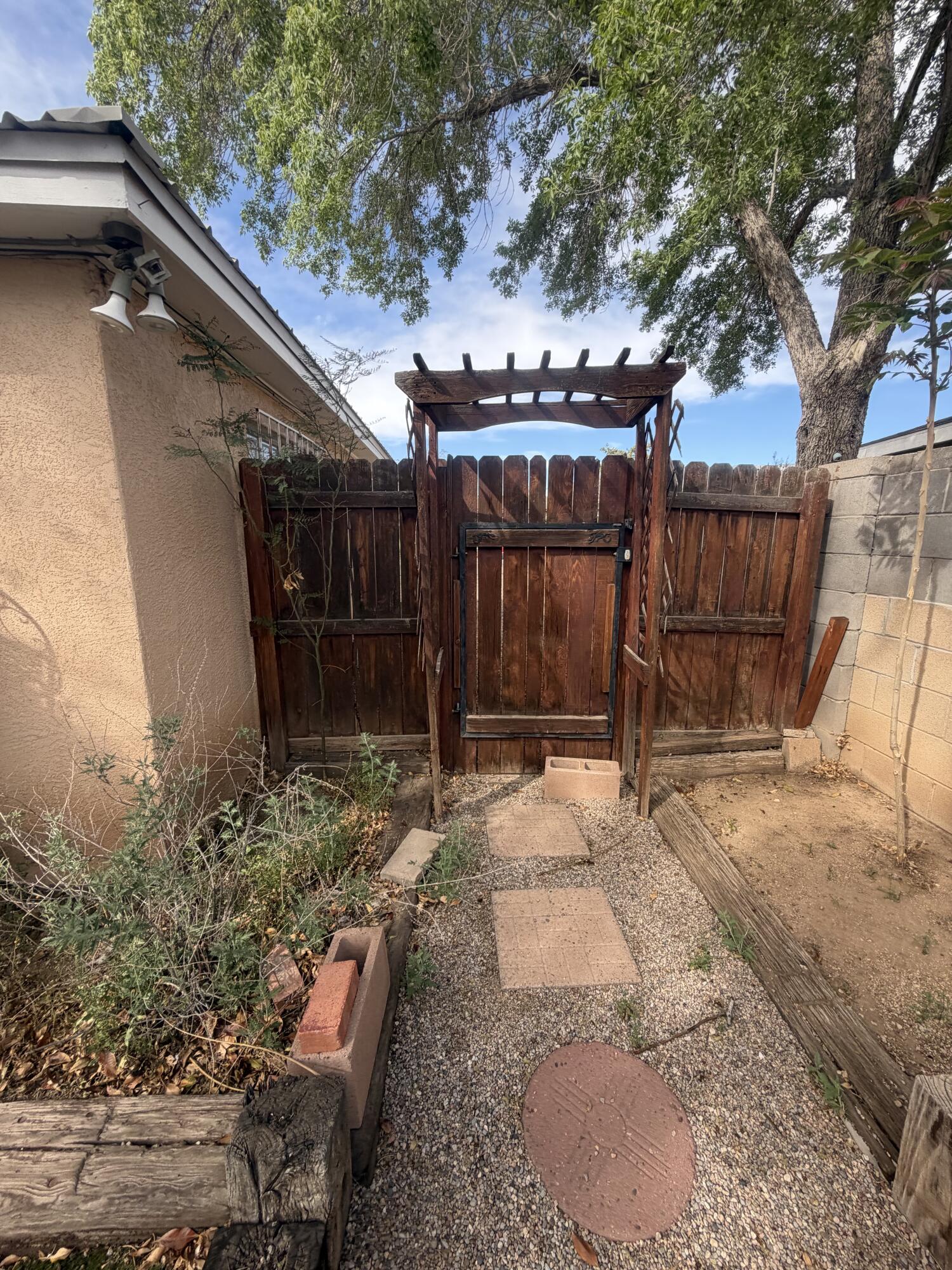 9018 Phoenix Avenue NE