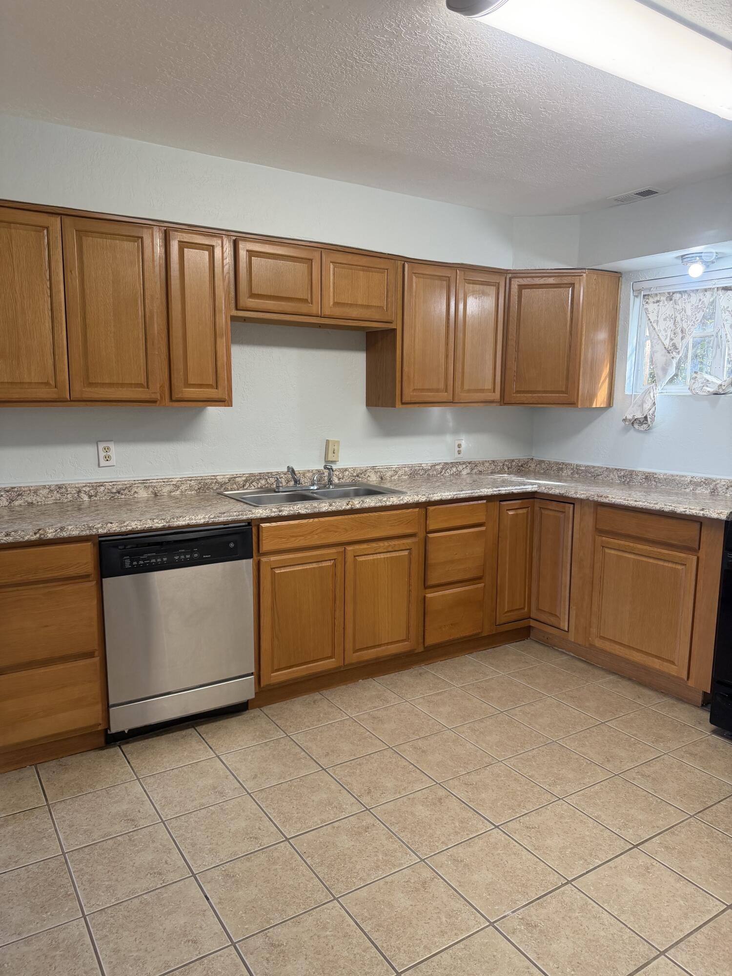 9018 Phoenix Avenue NE