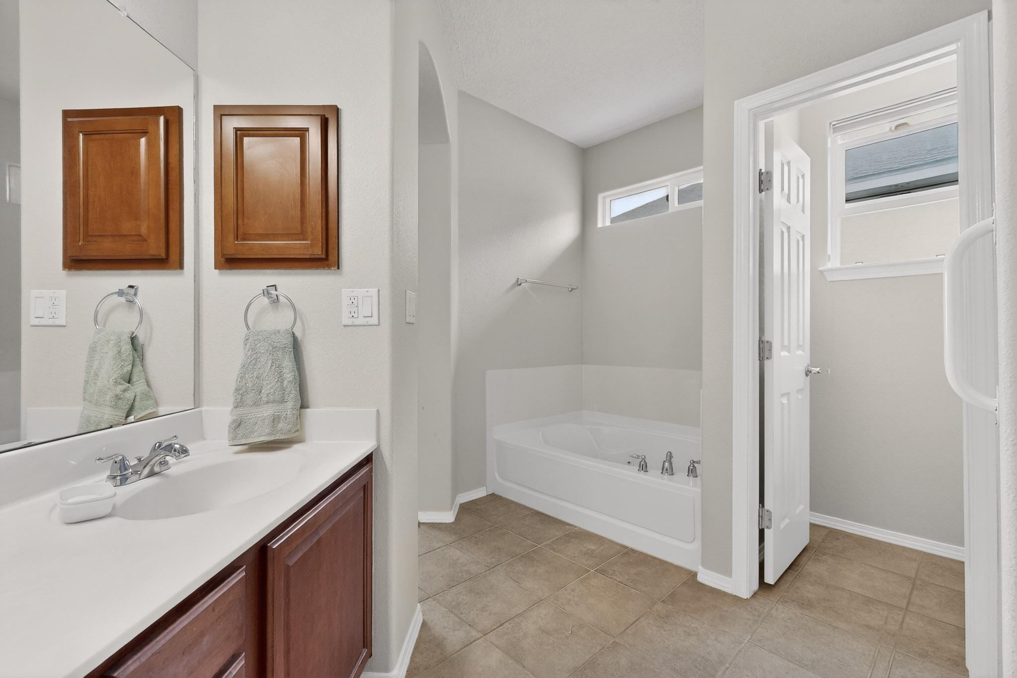 8140 Ventana Azul Avenue NW