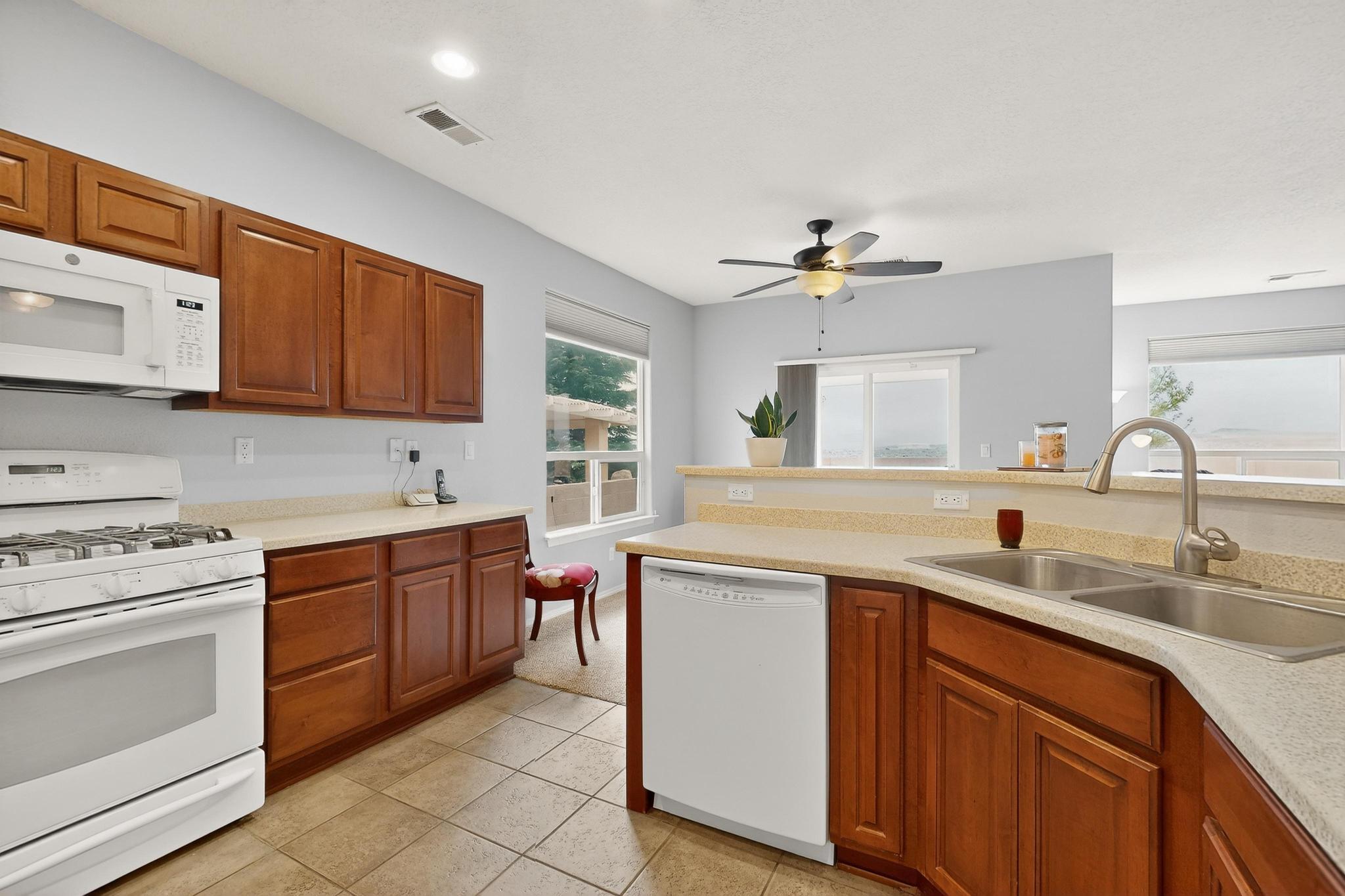 8140 Ventana Azul Avenue NW