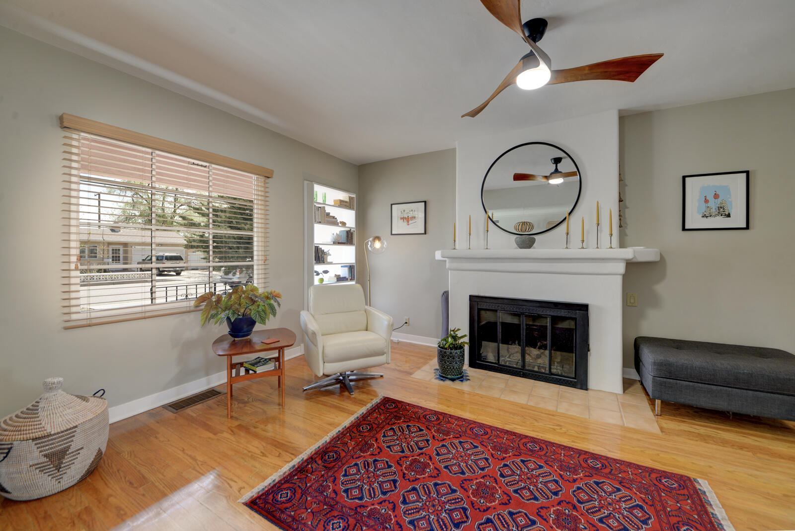 3929 Mesa Verde Avenue NE