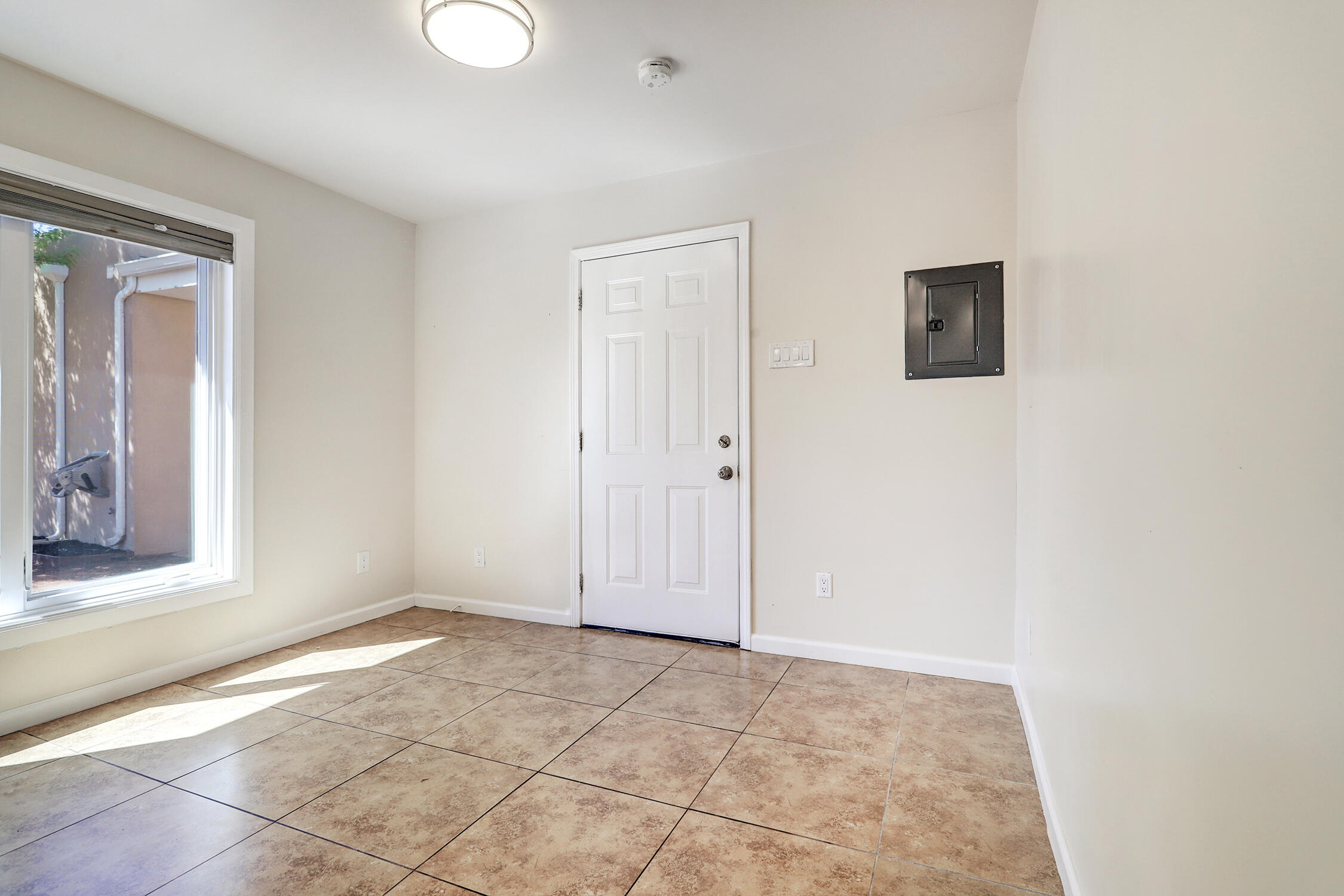 312 Laguayra Drive NE