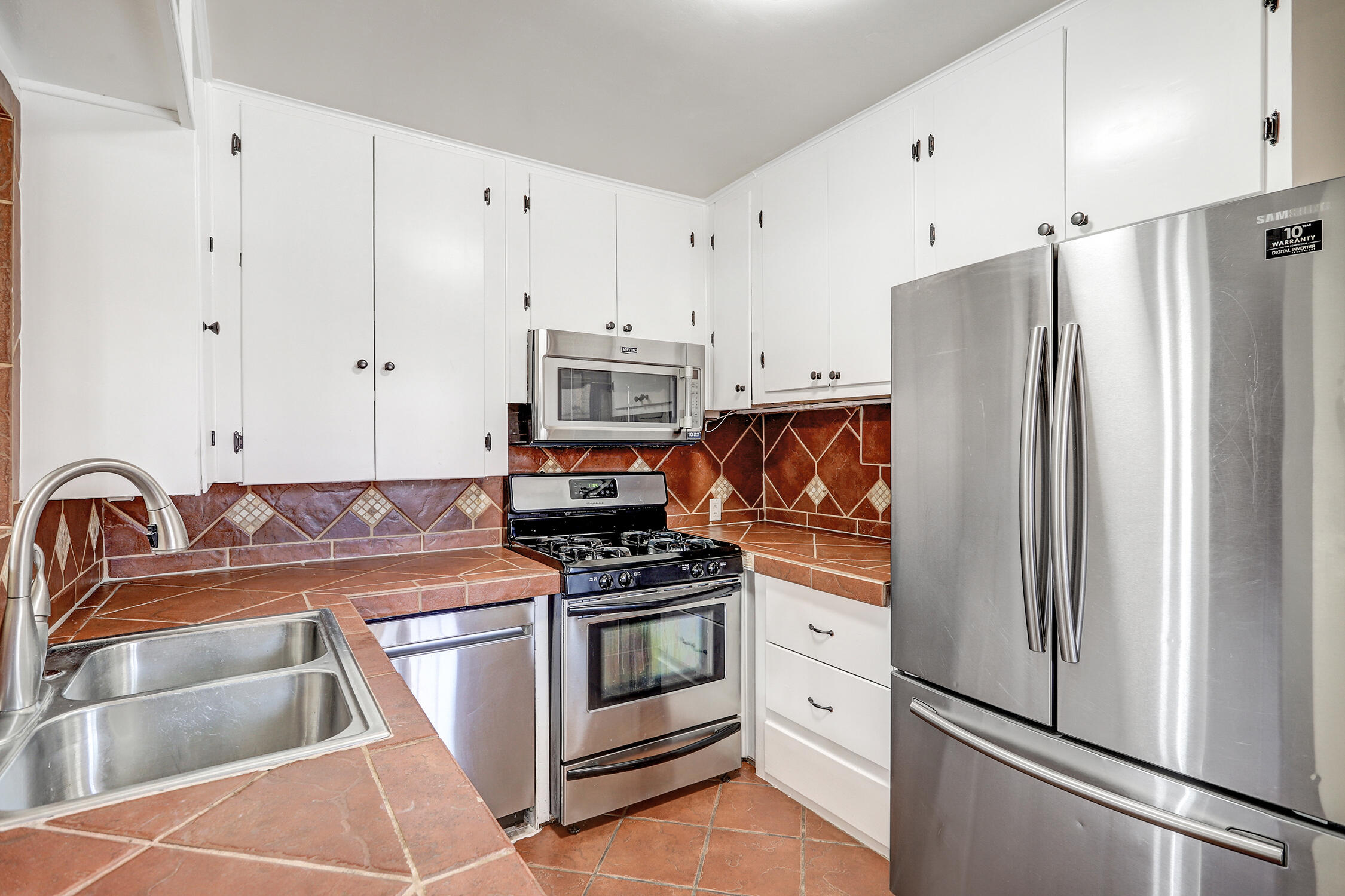 312 Laguayra Drive NE