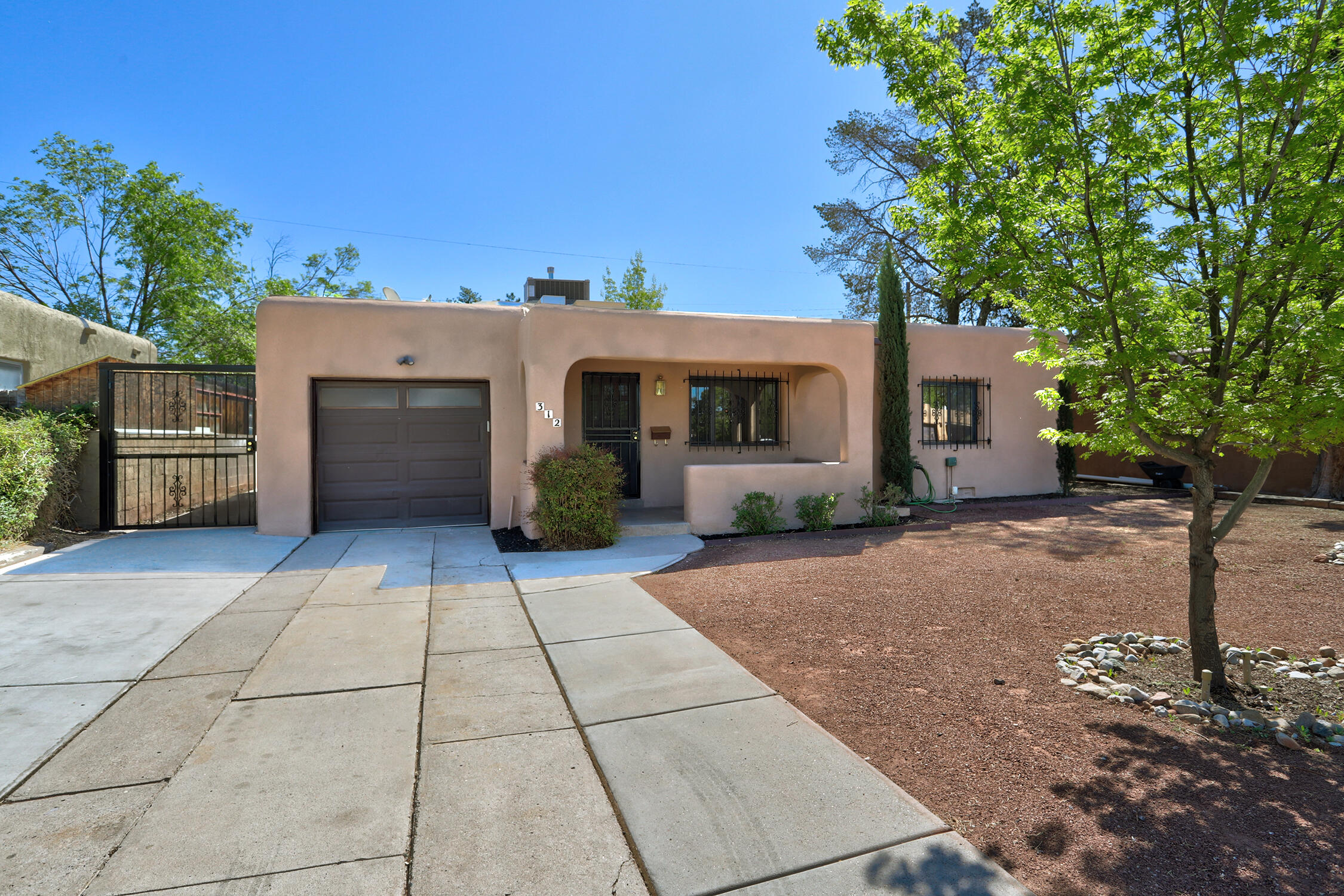 312 Laguayra Drive NE