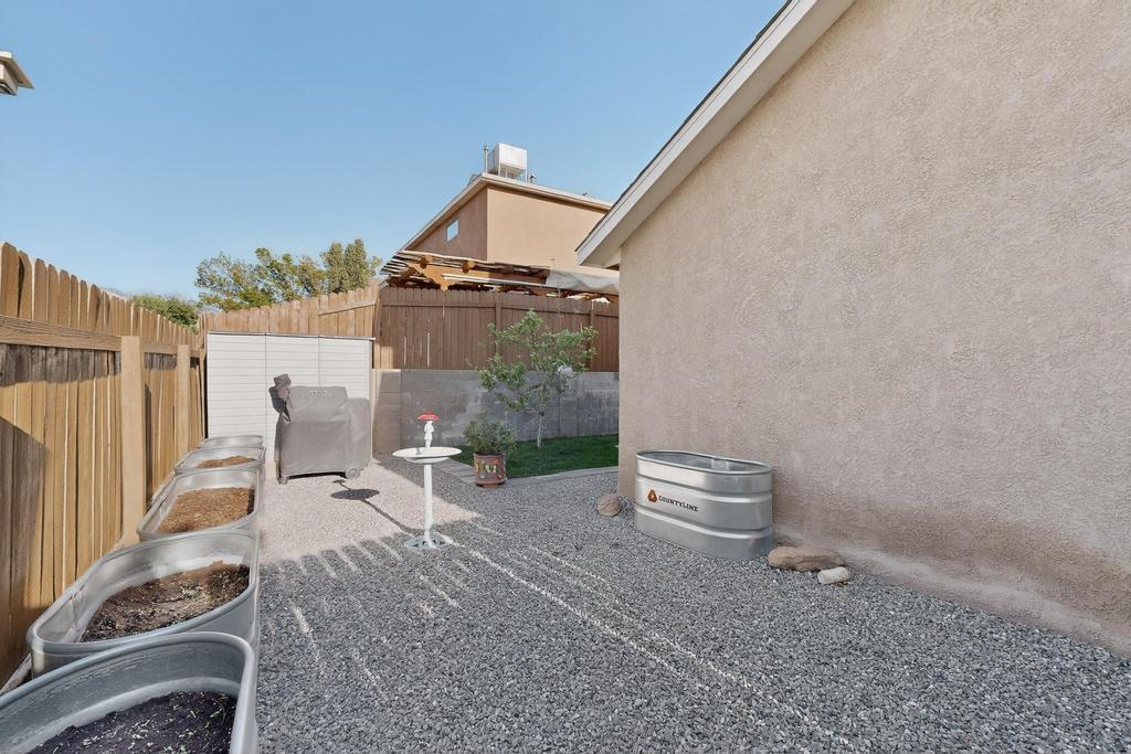 8632 Alta Loma Lane NE