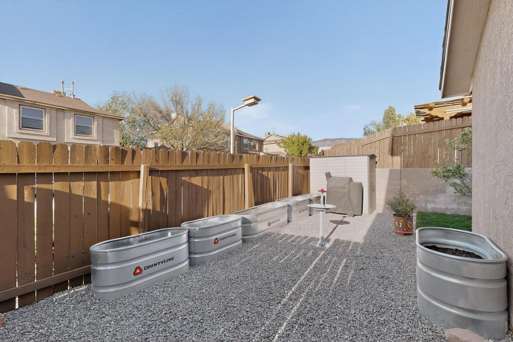 8632 Alta Loma Lane NE