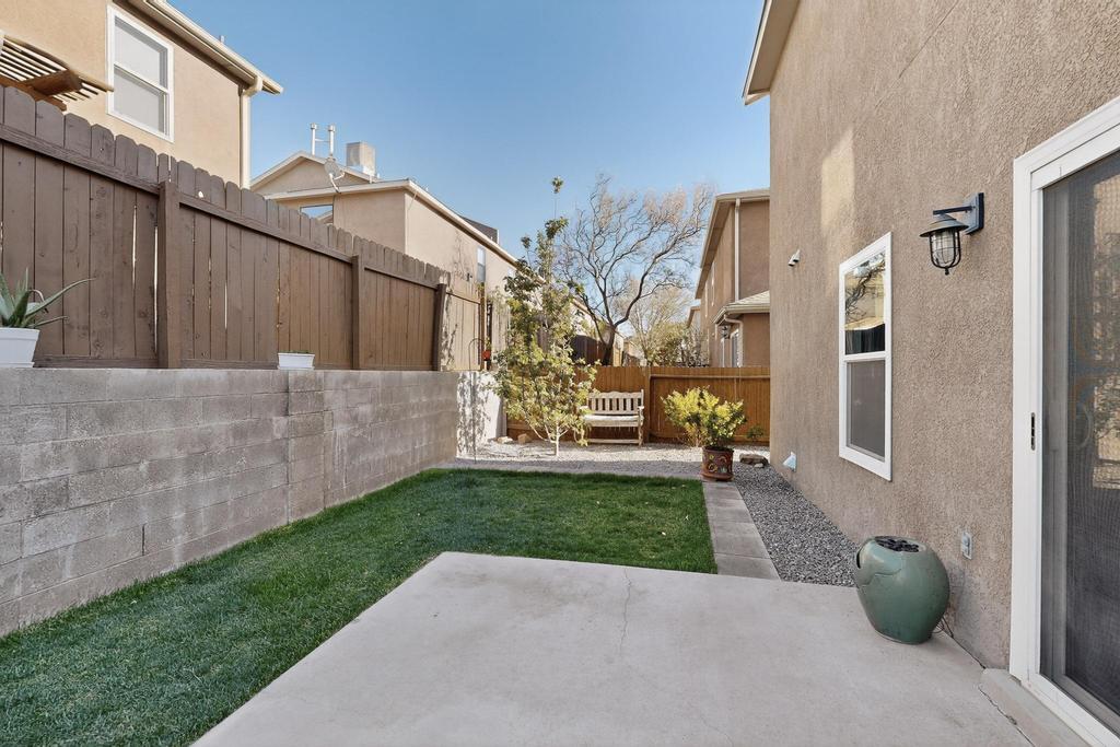 8632 Alta Loma Lane NE