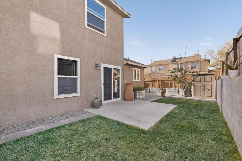 8632 Alta Loma Lane NE