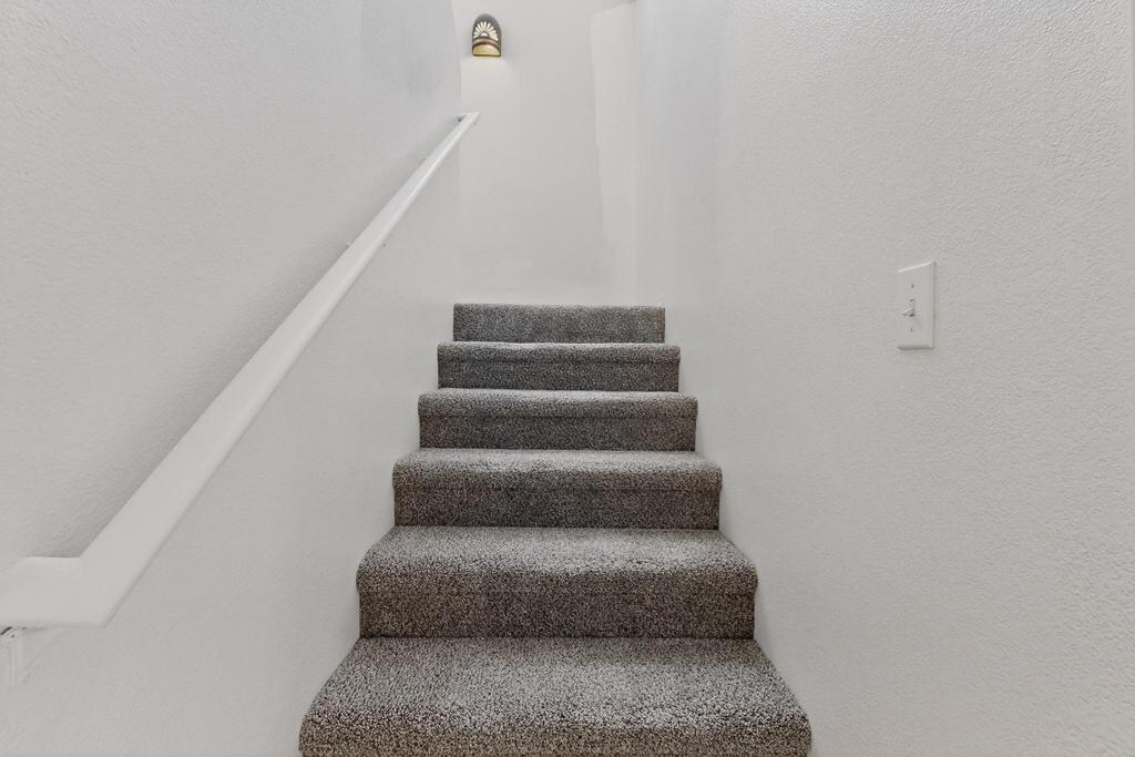 8632 Alta Loma Lane NE