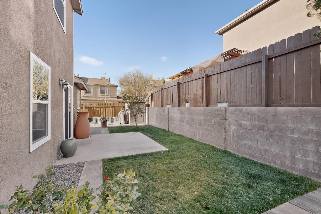 8632 Alta Loma Lane NE
