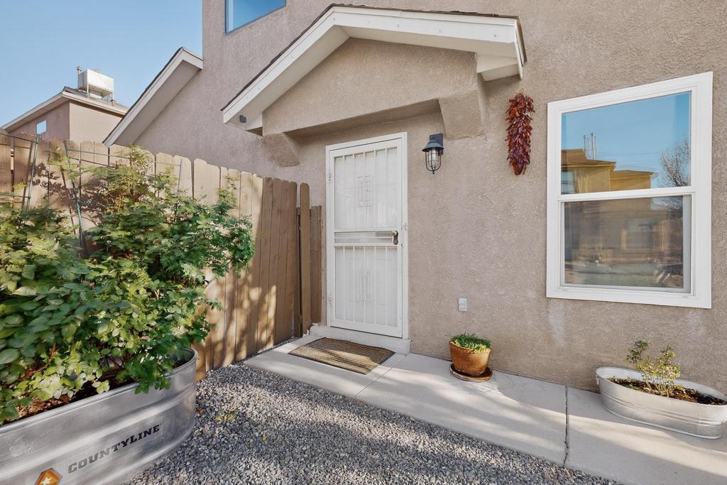 8632 Alta Loma Lane NE