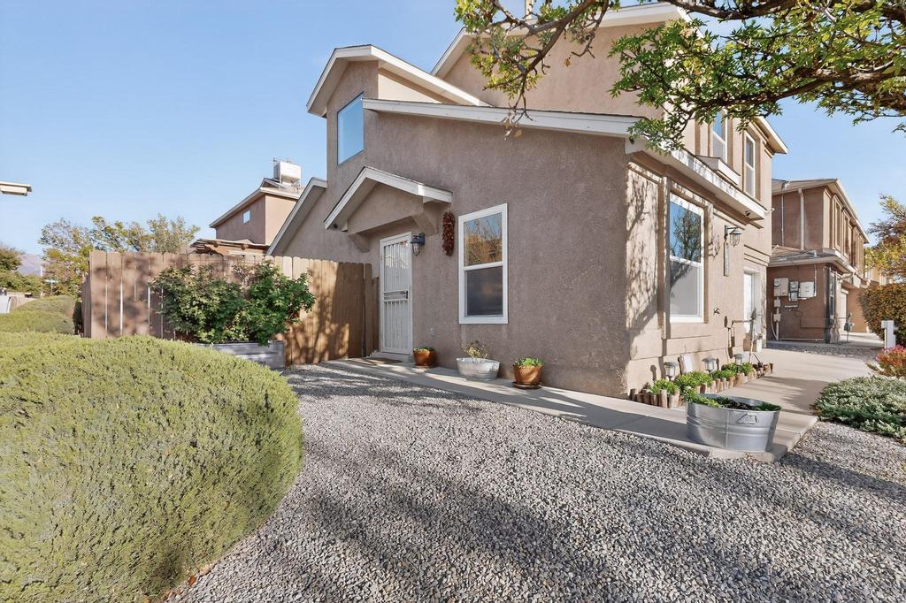 8632 Alta Loma Lane NE