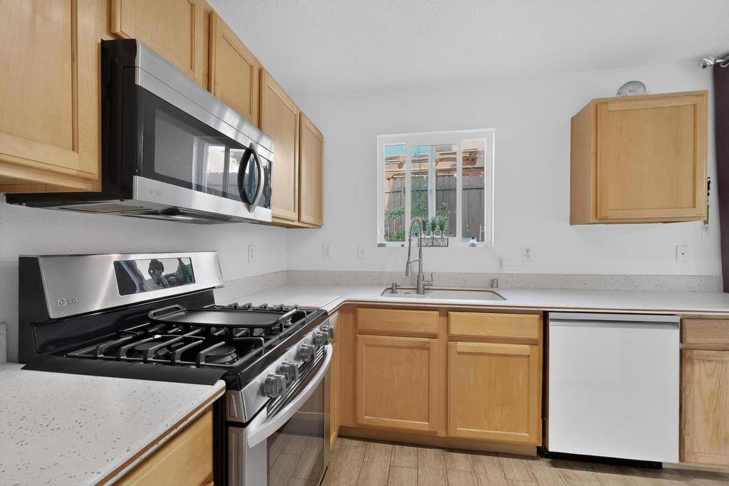 8632 Alta Loma Lane NE