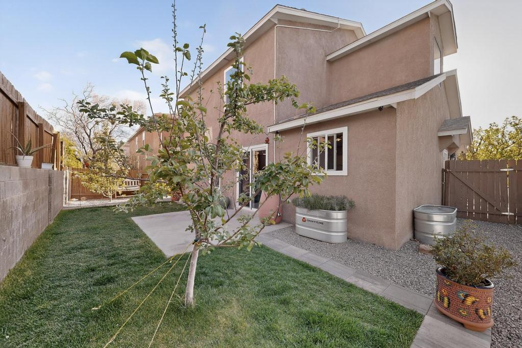 8632 Alta Loma Lane NE