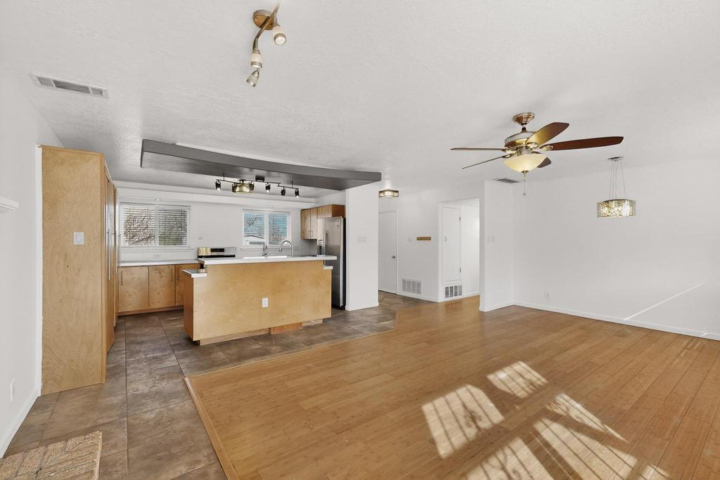 1216 Landman Drive NE