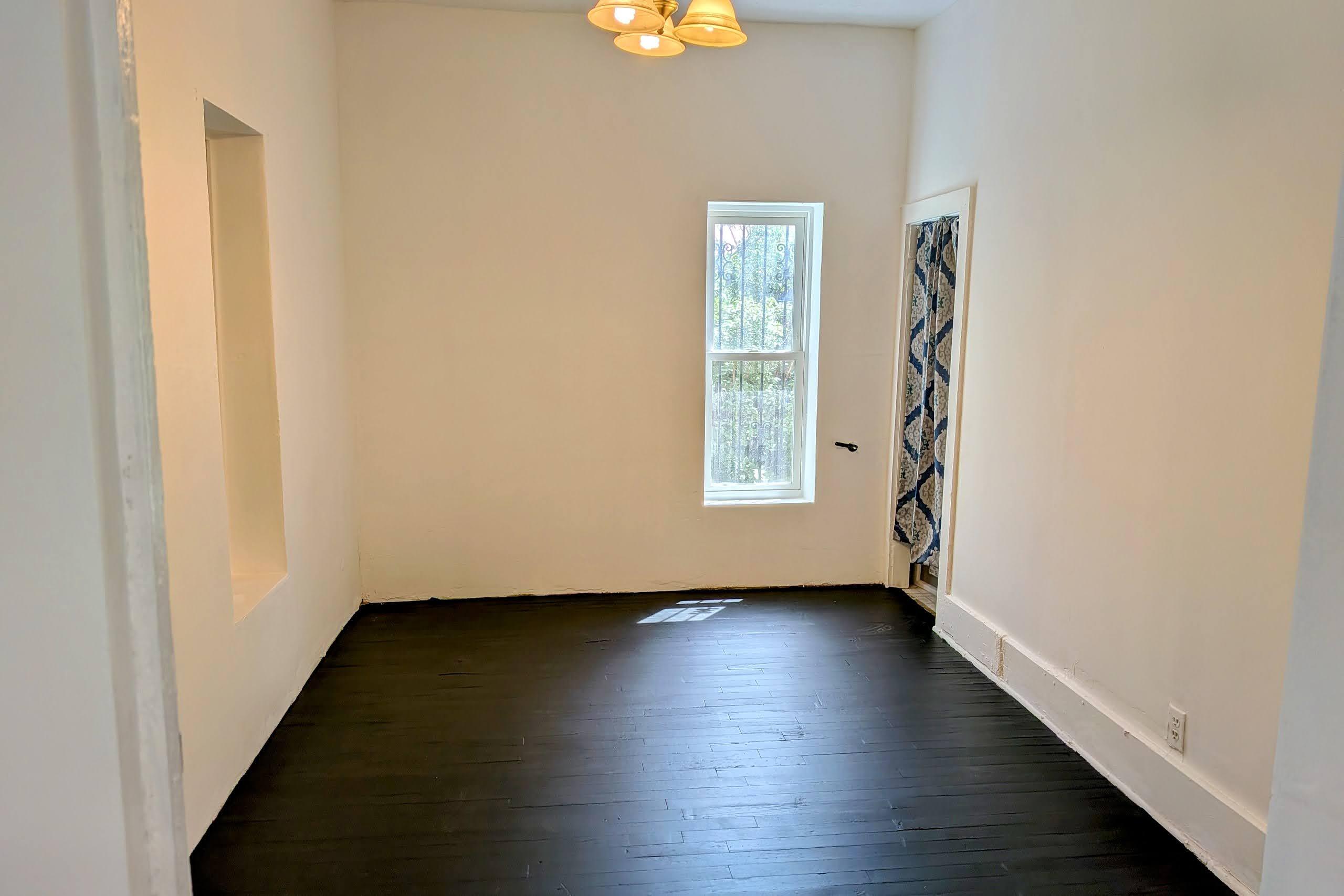 105 S Roosevelt Avenue