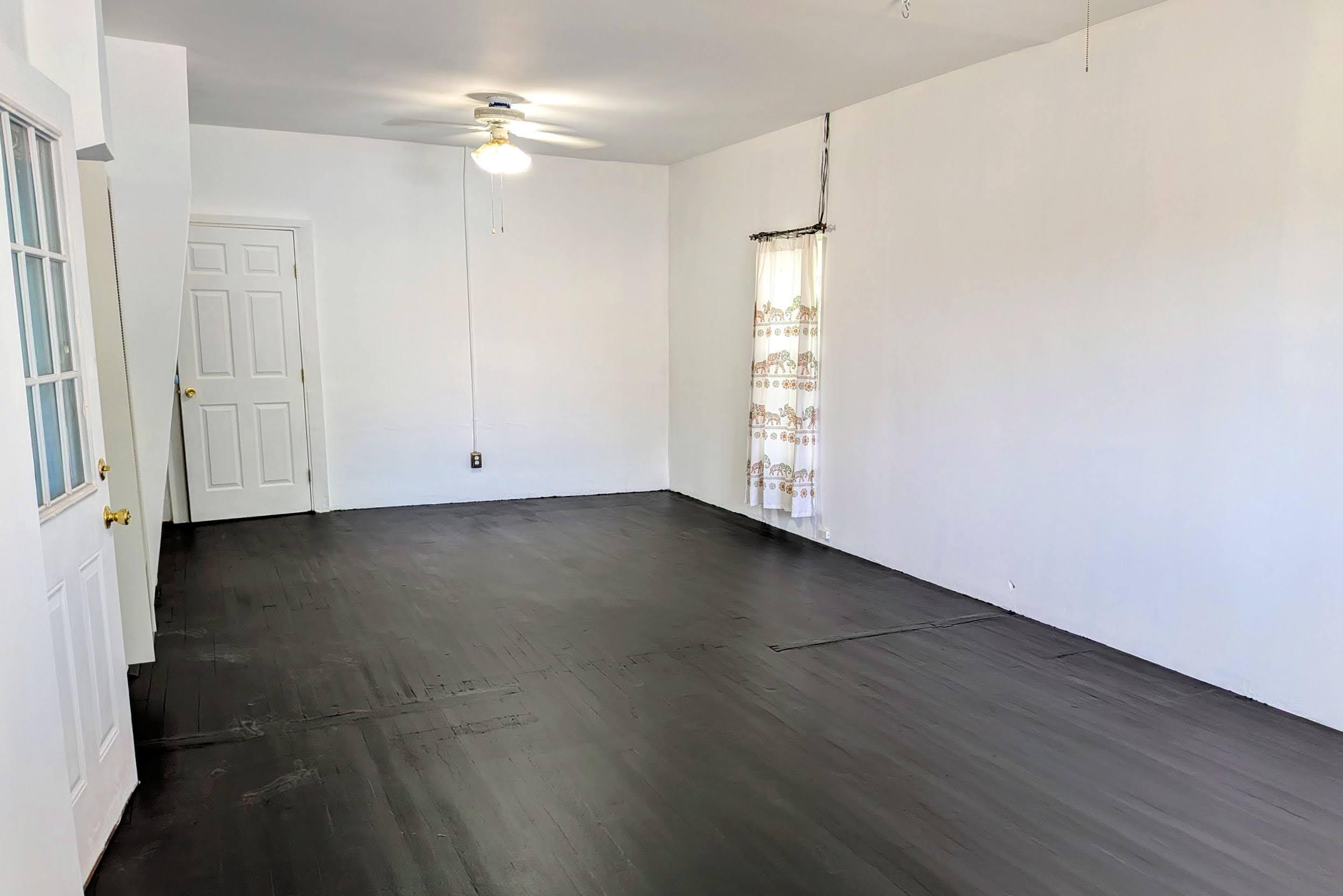 105 S Roosevelt Avenue