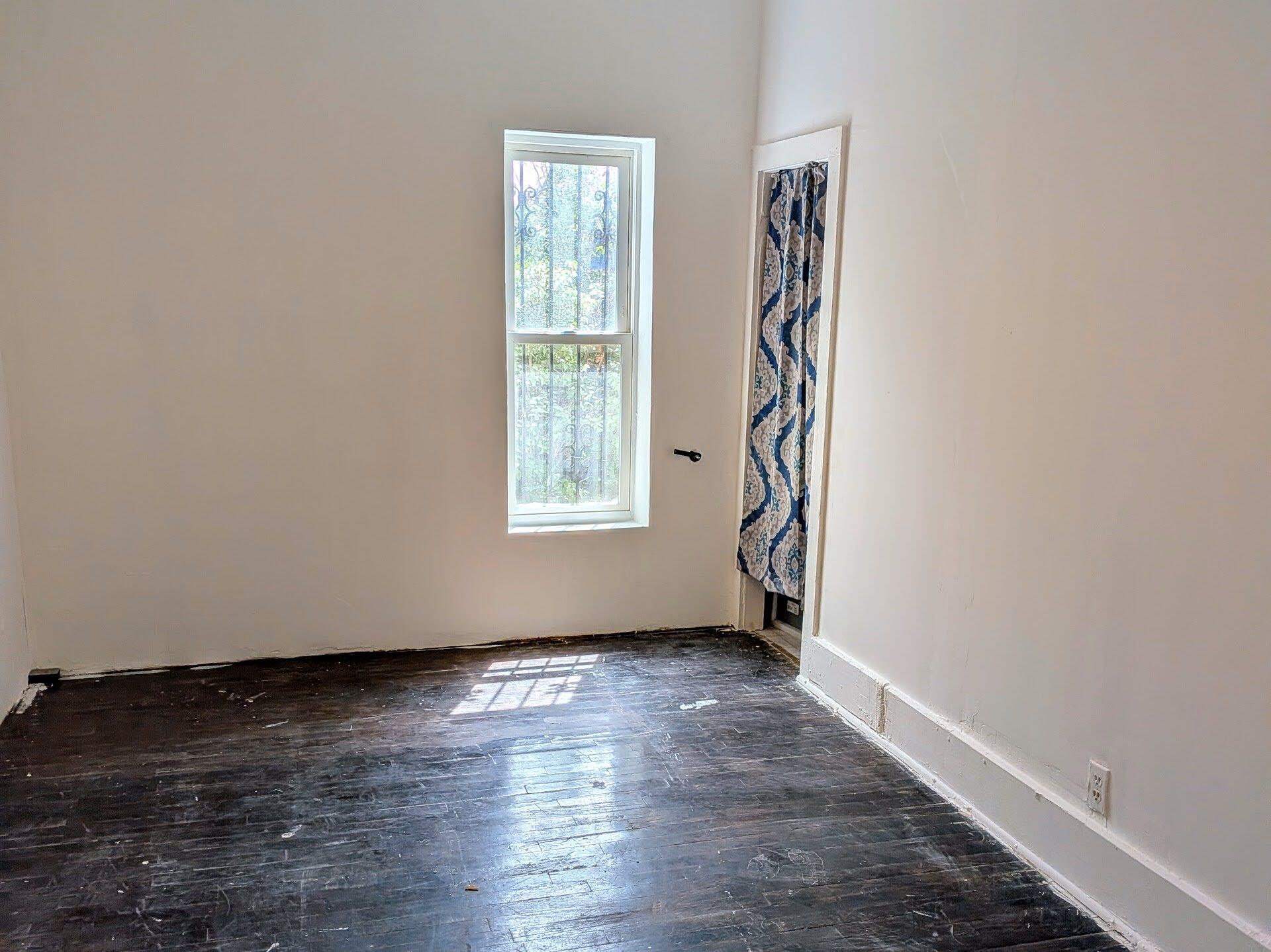 105 S Roosevelt Avenue