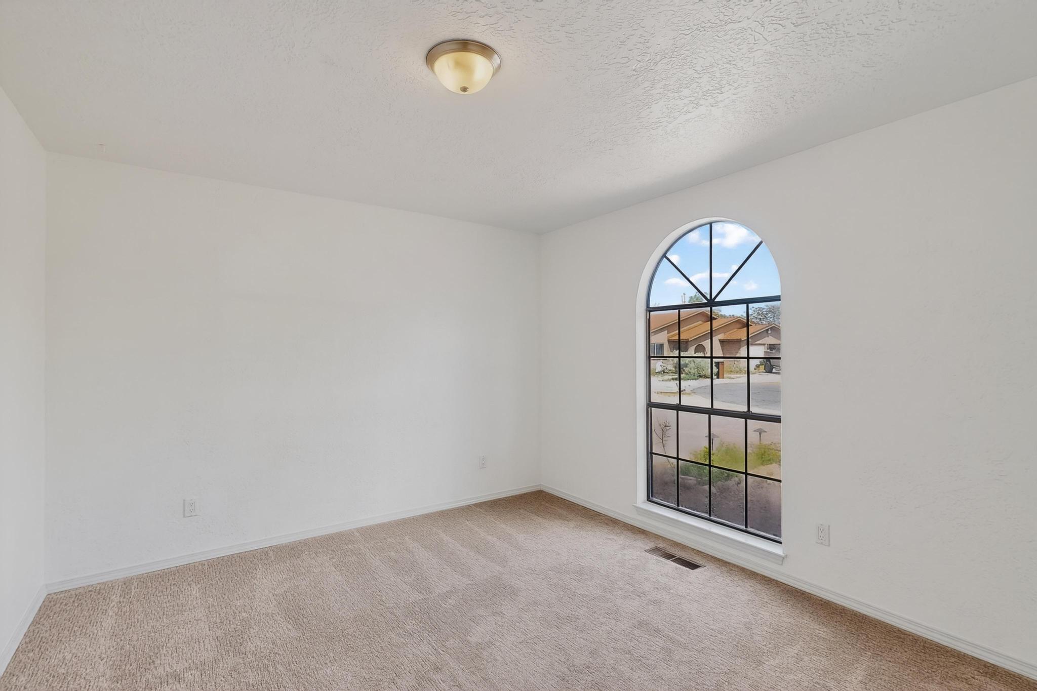 14208 Turner Court NE