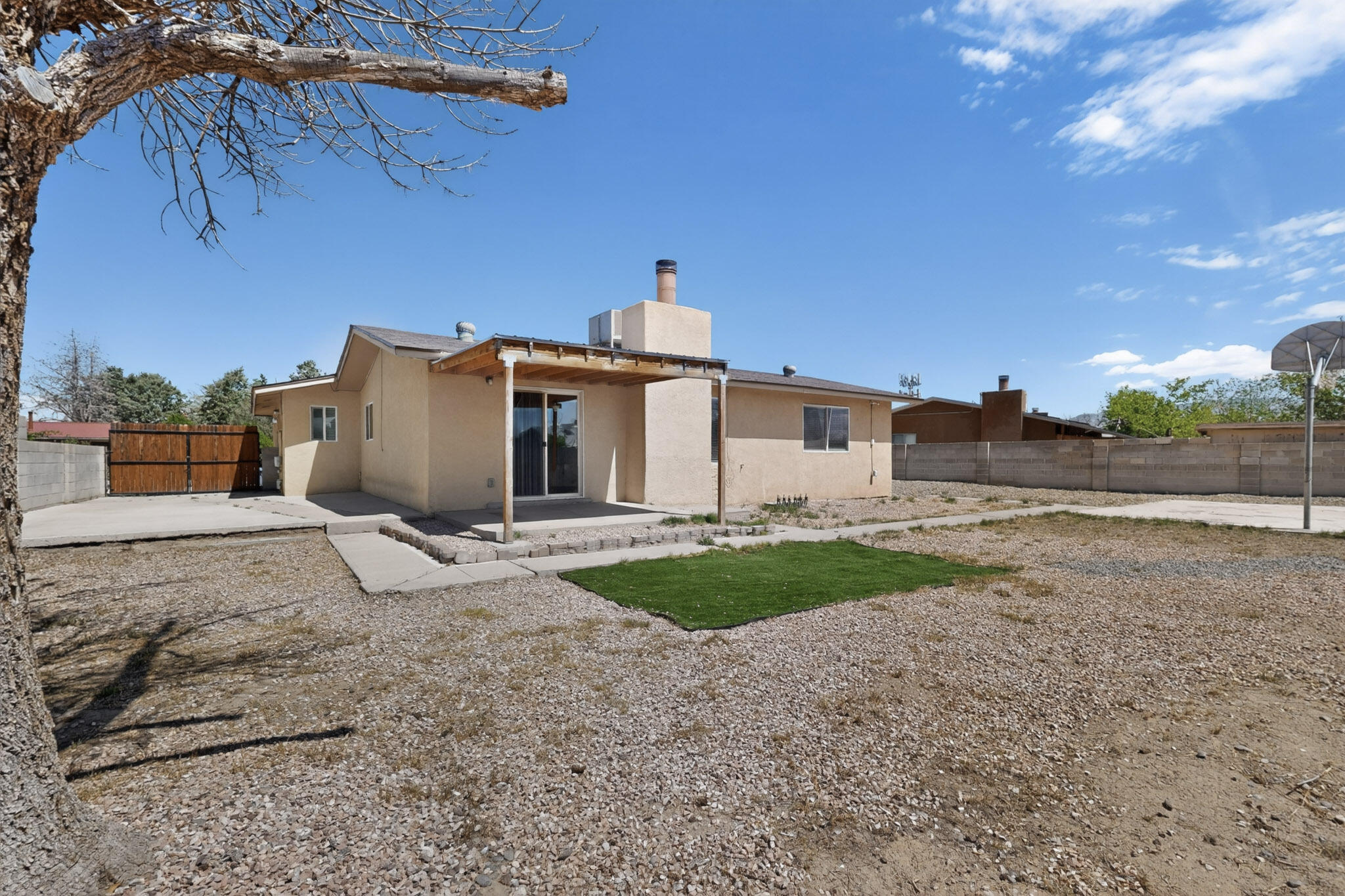 5208 Territorial Road NW