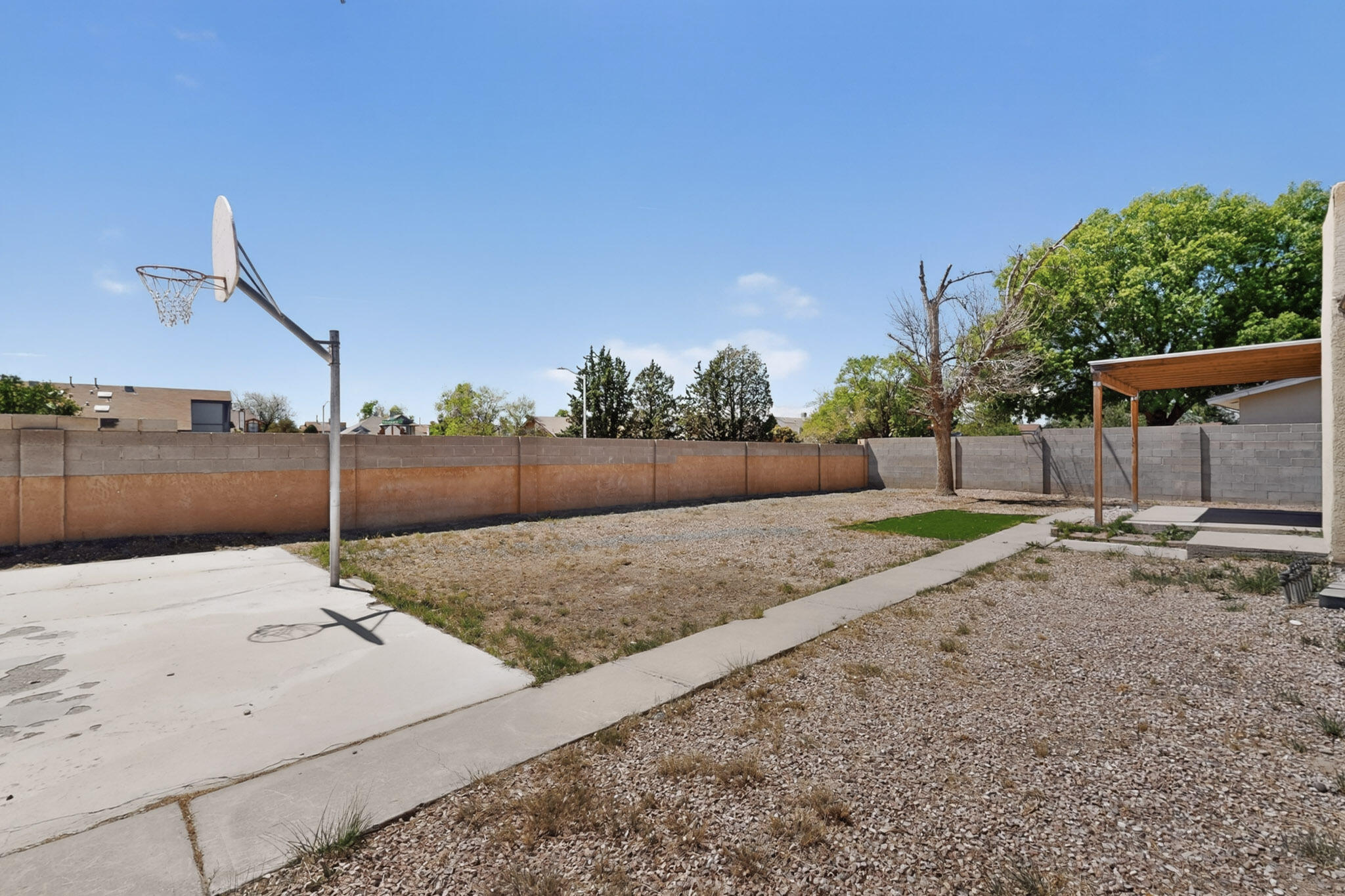 5208 Territorial Road NW