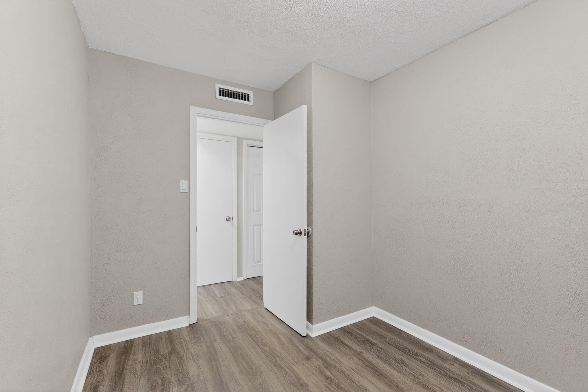 5208 Territorial Road NW