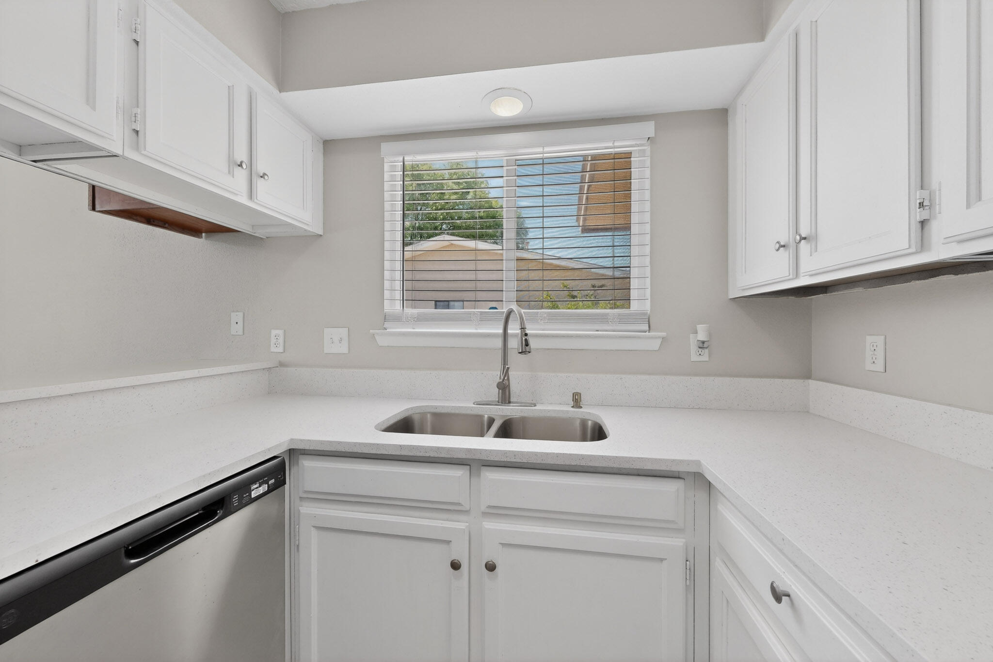 5208 Territorial Road NW