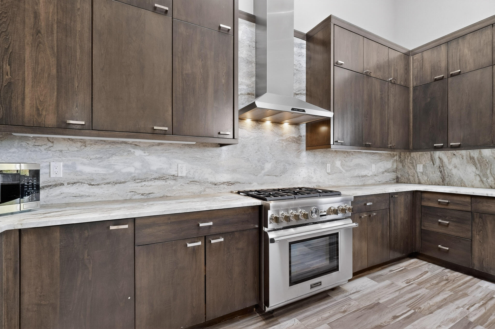 8815 Silver Oak Lane NE