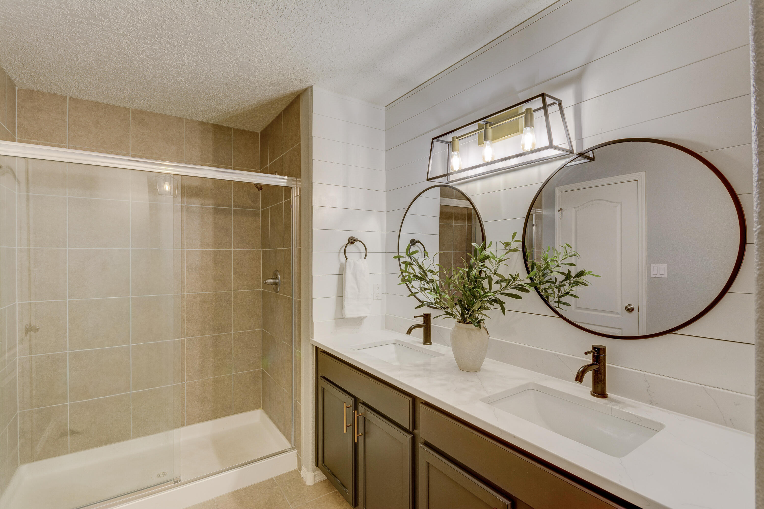 3253 Llano Vista Loop NE