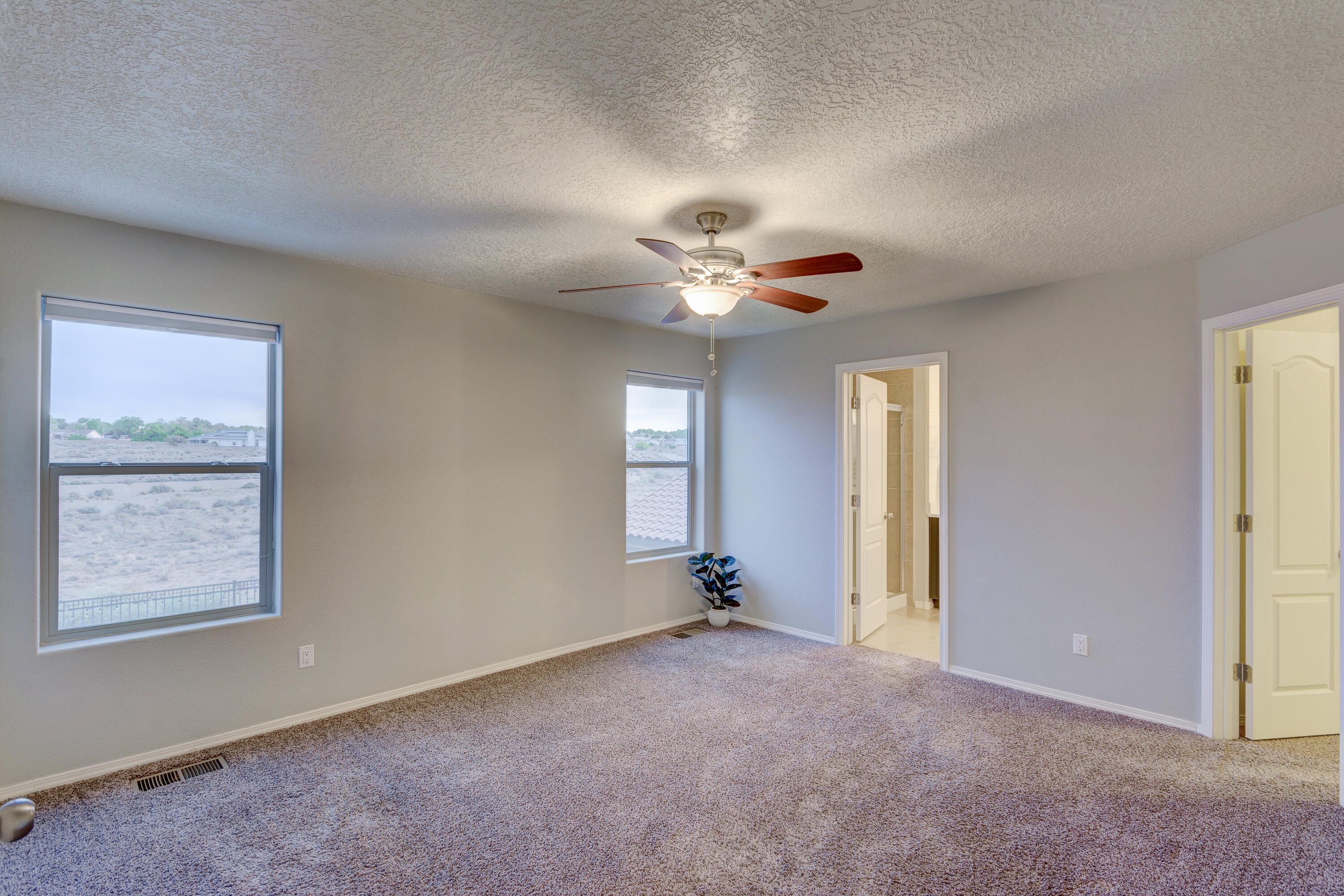 3253 Llano Vista Loop NE