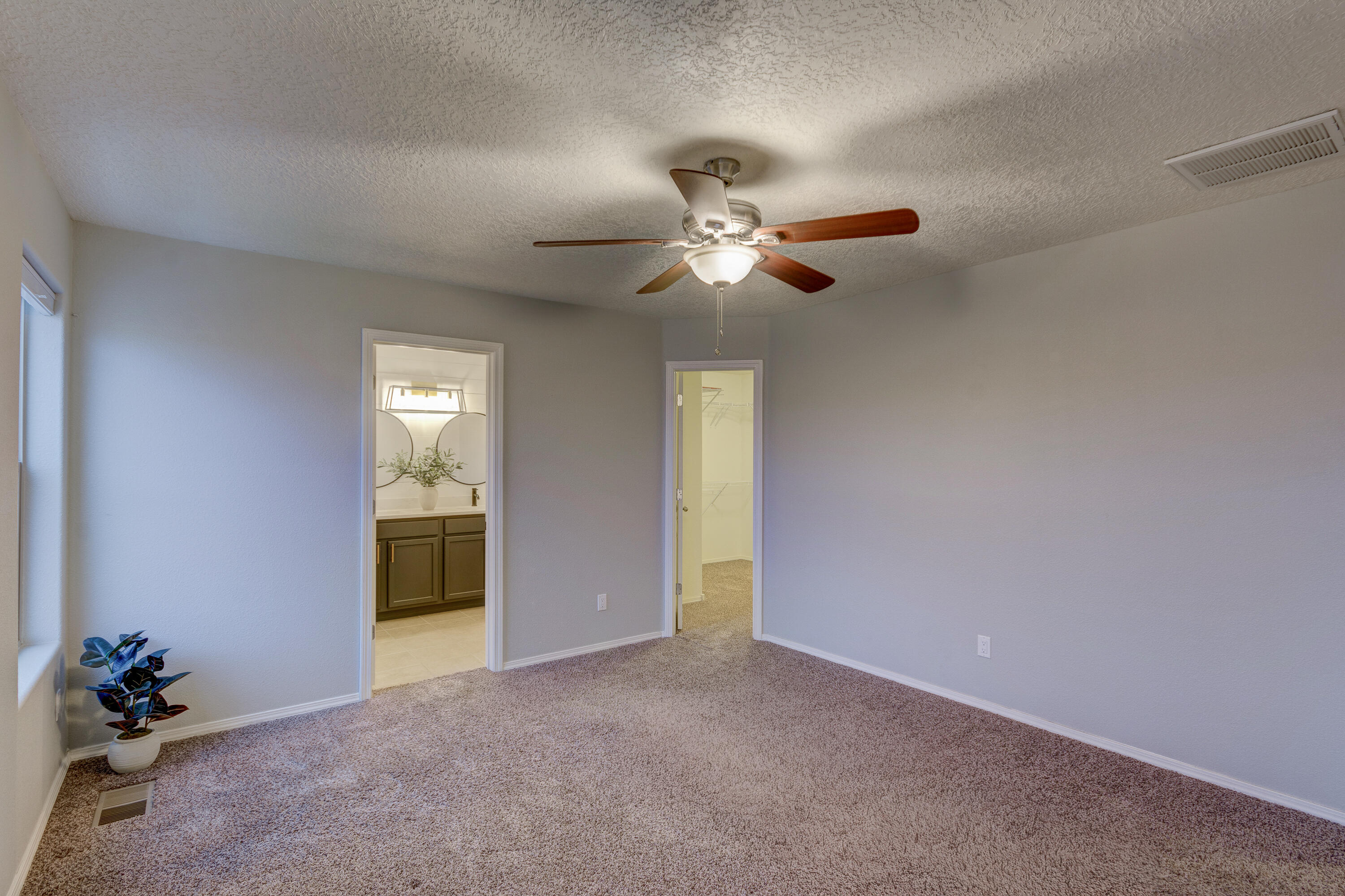 3253 Llano Vista Loop NE