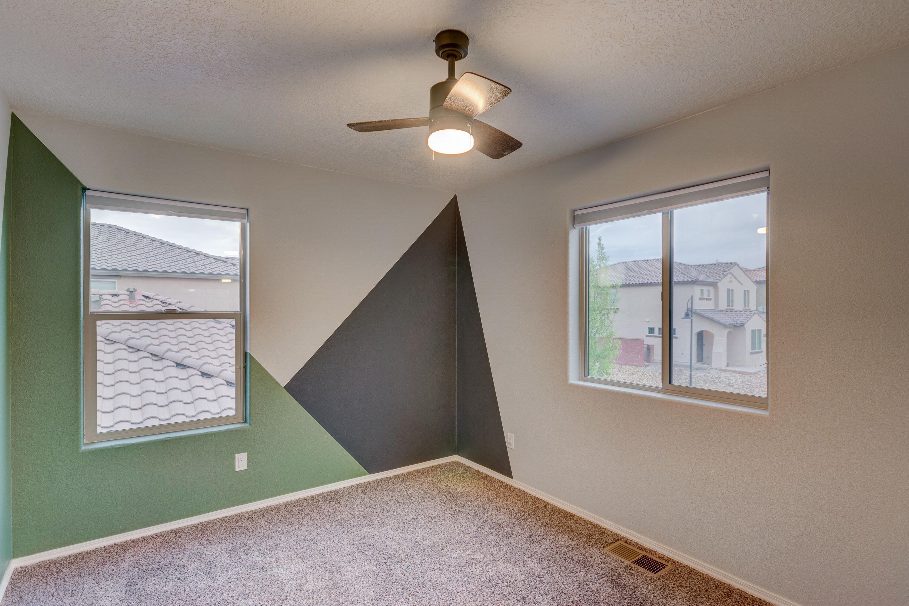3253 Llano Vista Loop NE