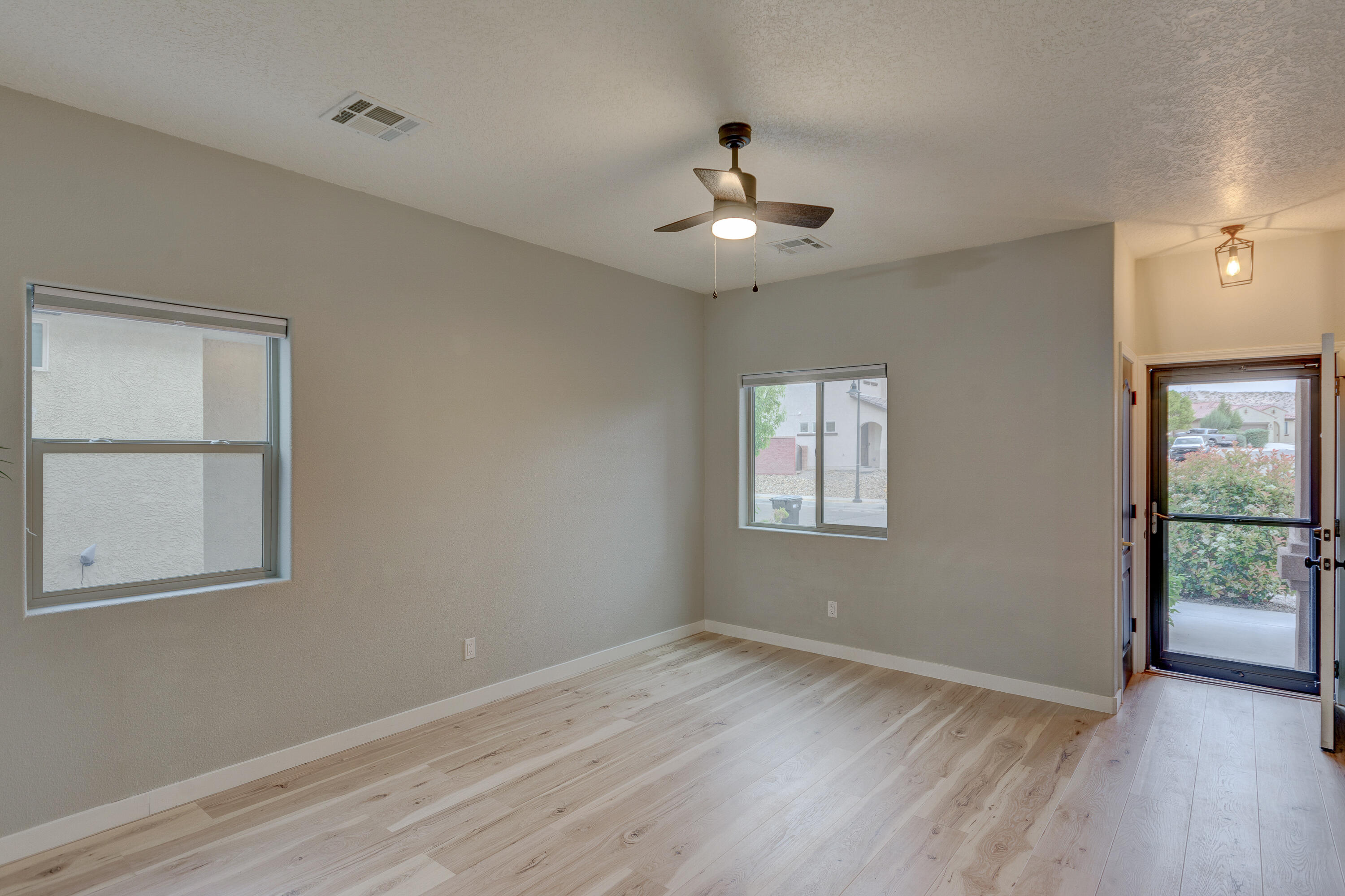 3253 Llano Vista Loop NE