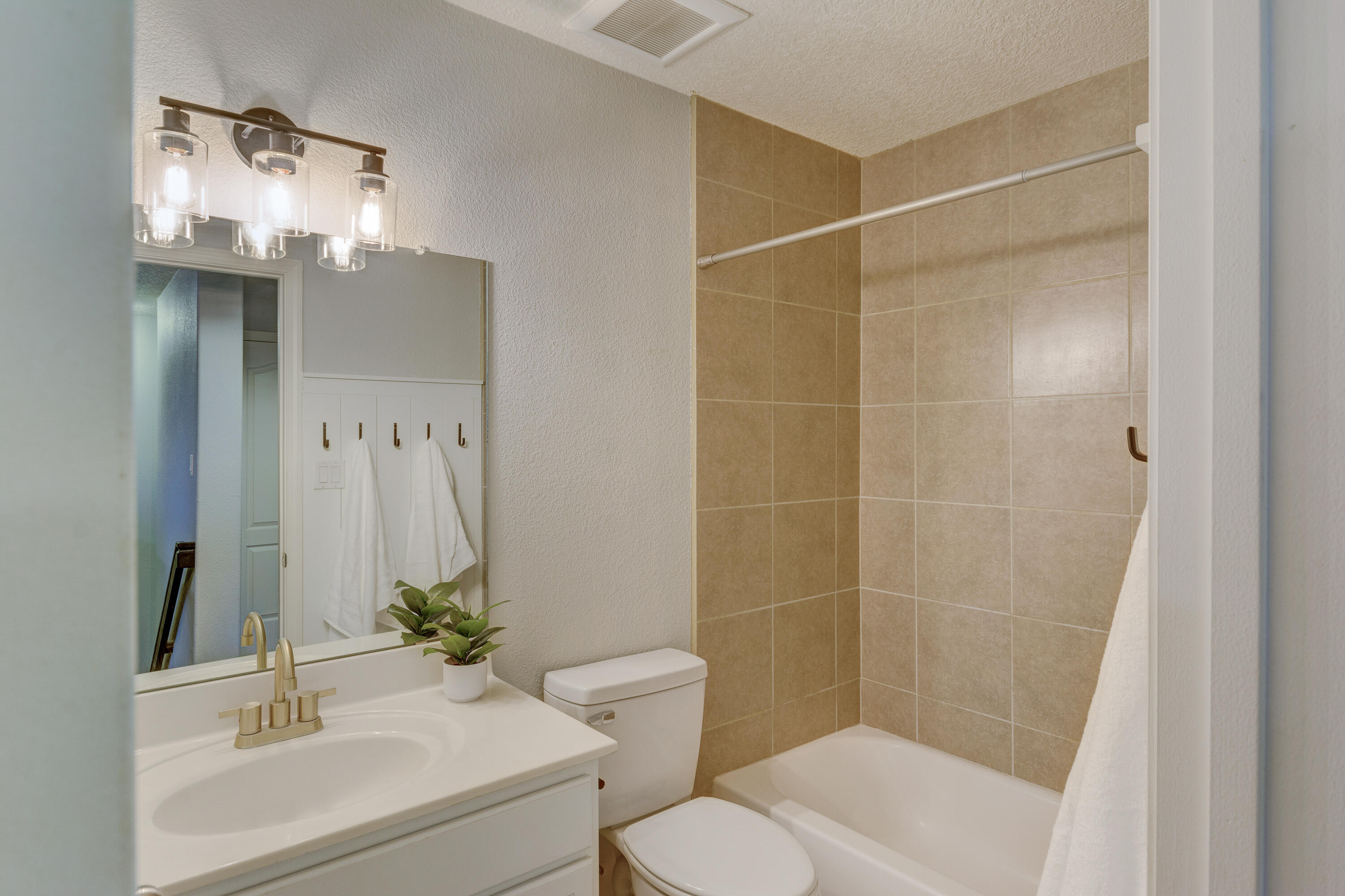 3253 Llano Vista Loop NE