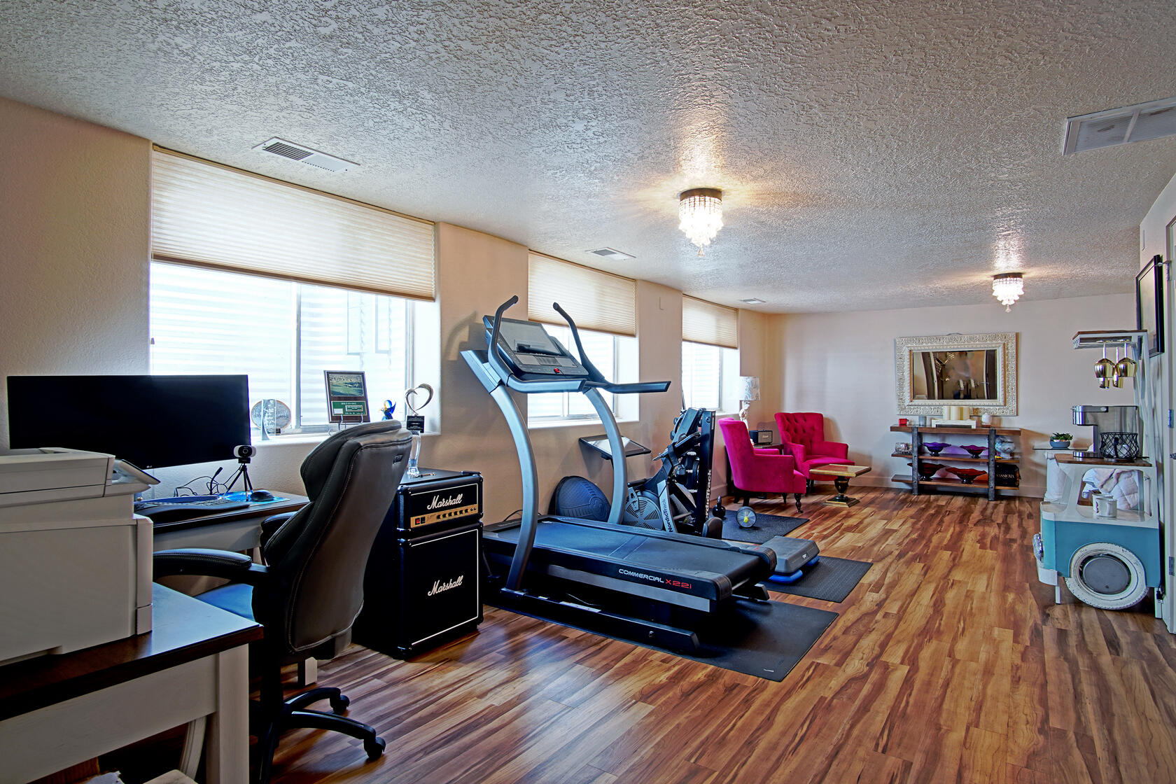 8831 Black Oak Court NE