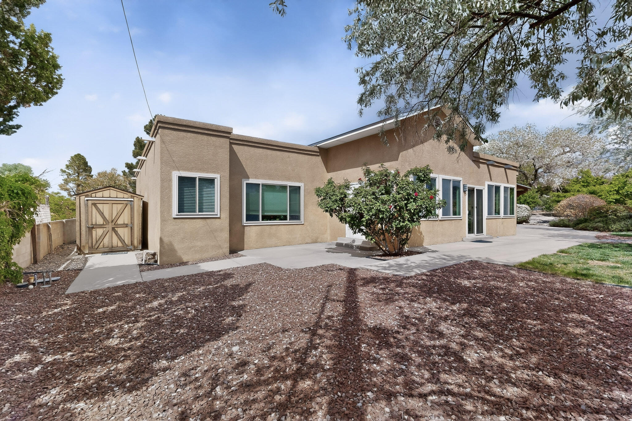 828 Rio Arriba Avenue SE