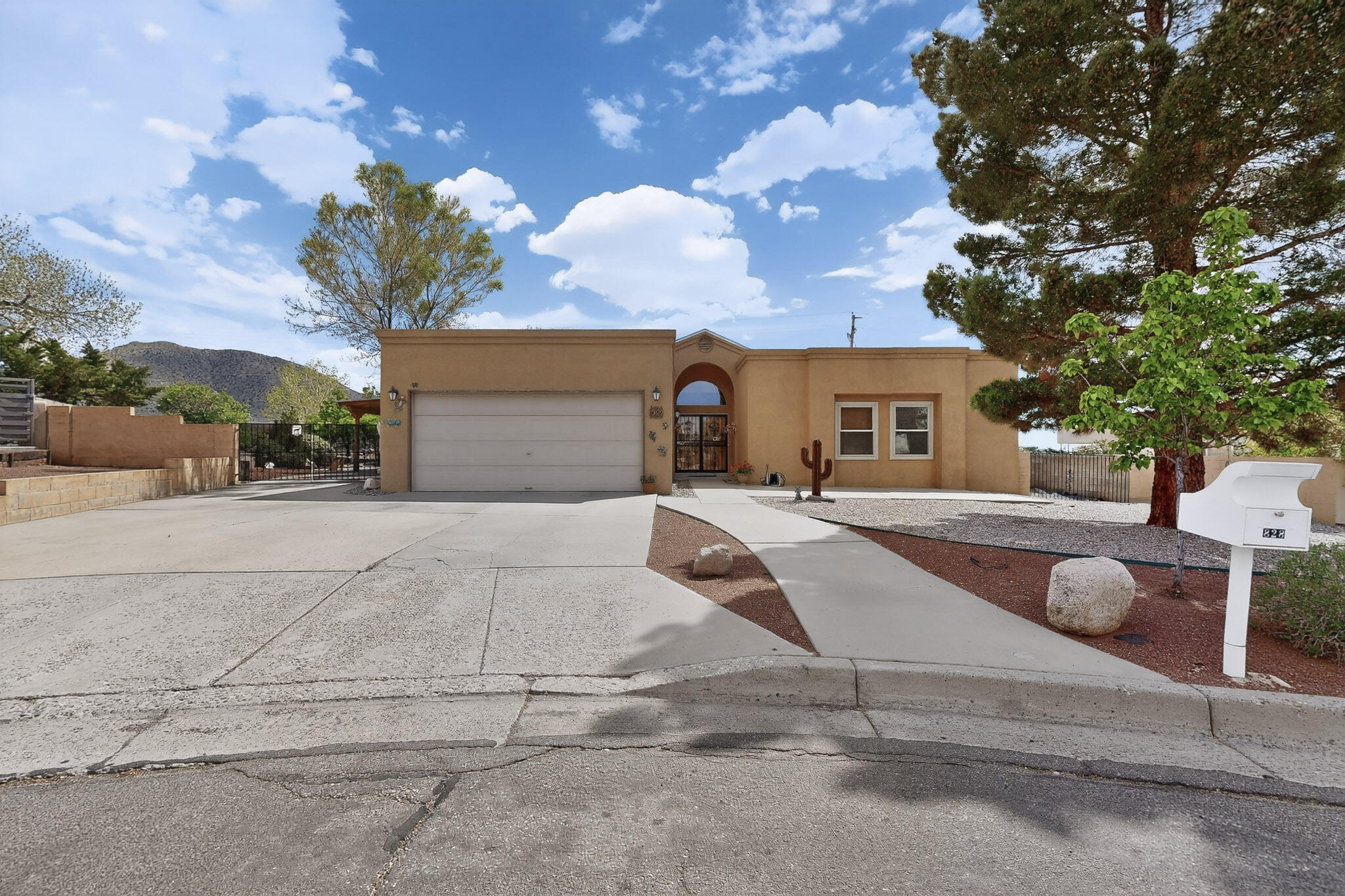 828 Rio Arriba Avenue SE