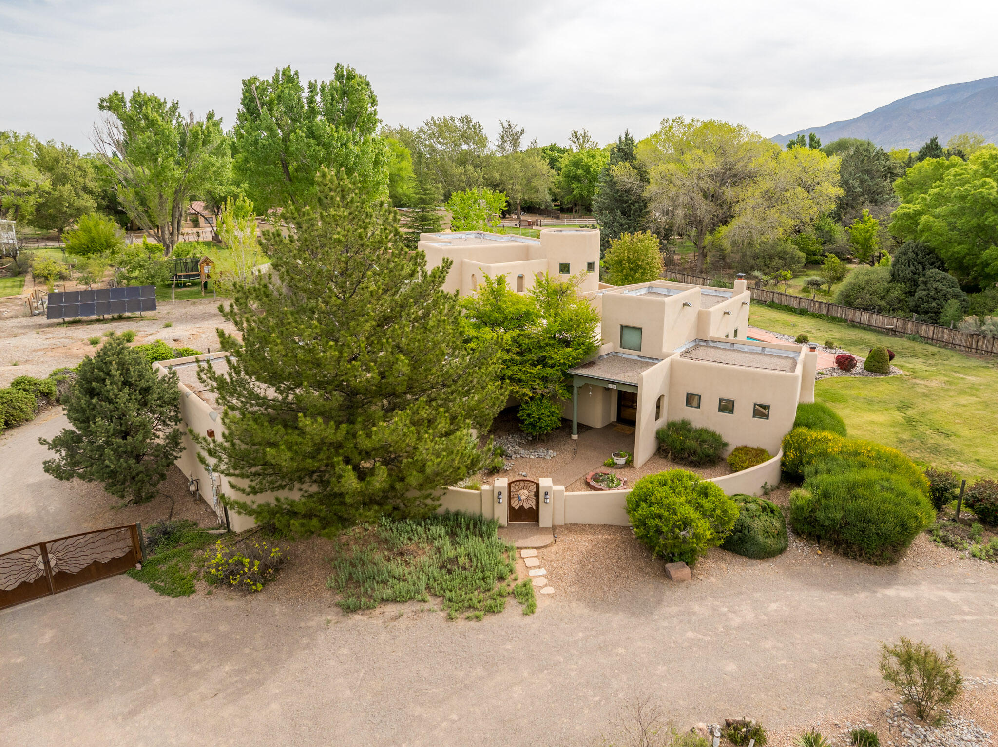 505 Camino De Lucia
